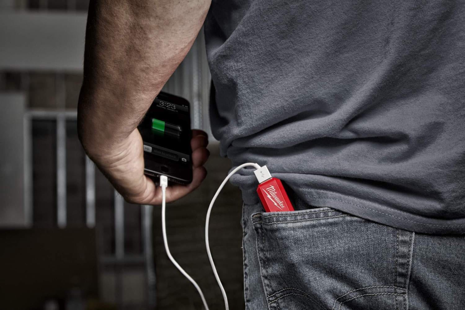 Milwaukee REDLITHIUM USB 1,100-Lumen Flashlight and Portable Power Source Kit