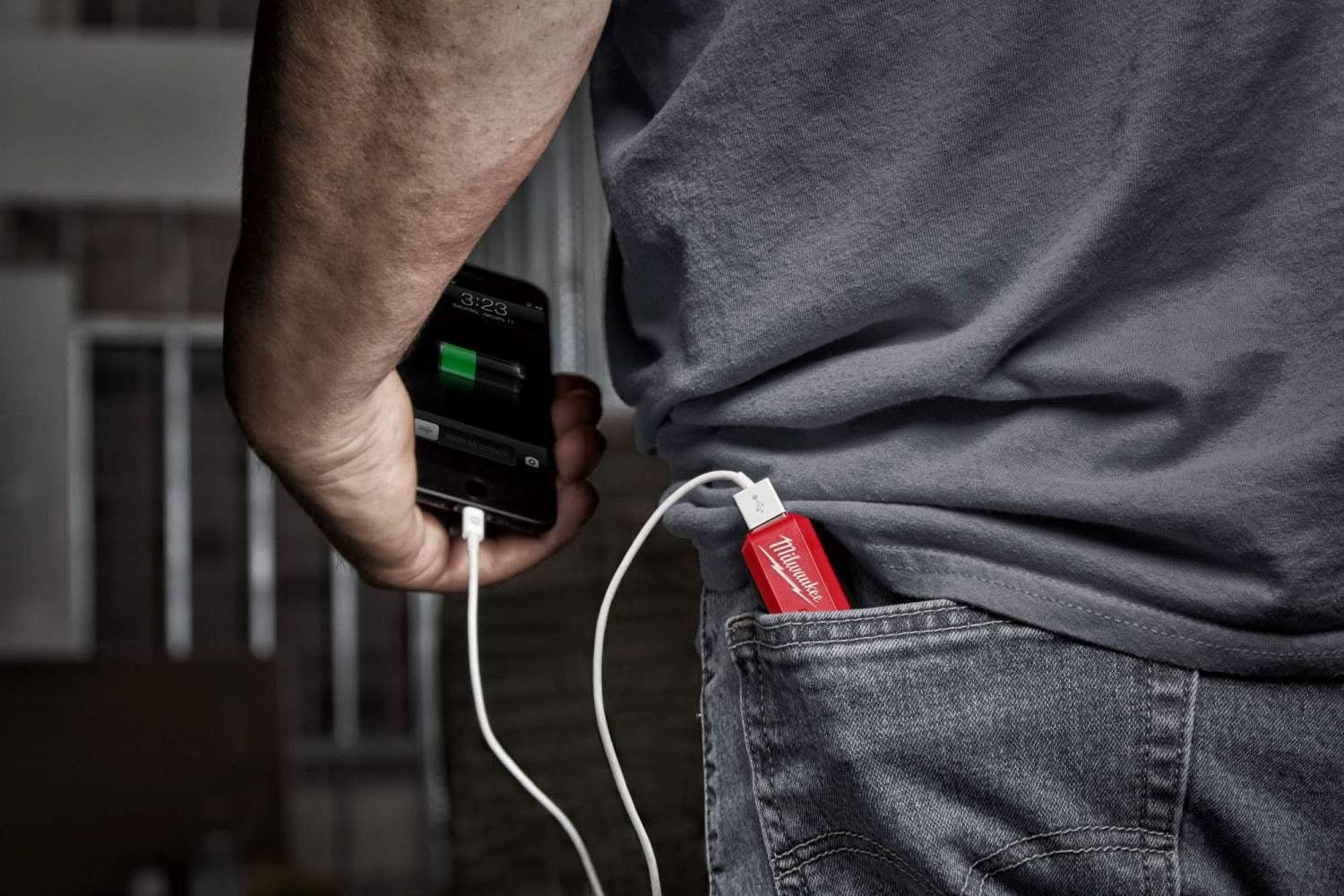 Milwaukee 48-59-2013 REDLITHIUM USB Charger & Portable Power Source Kit (PROMO)