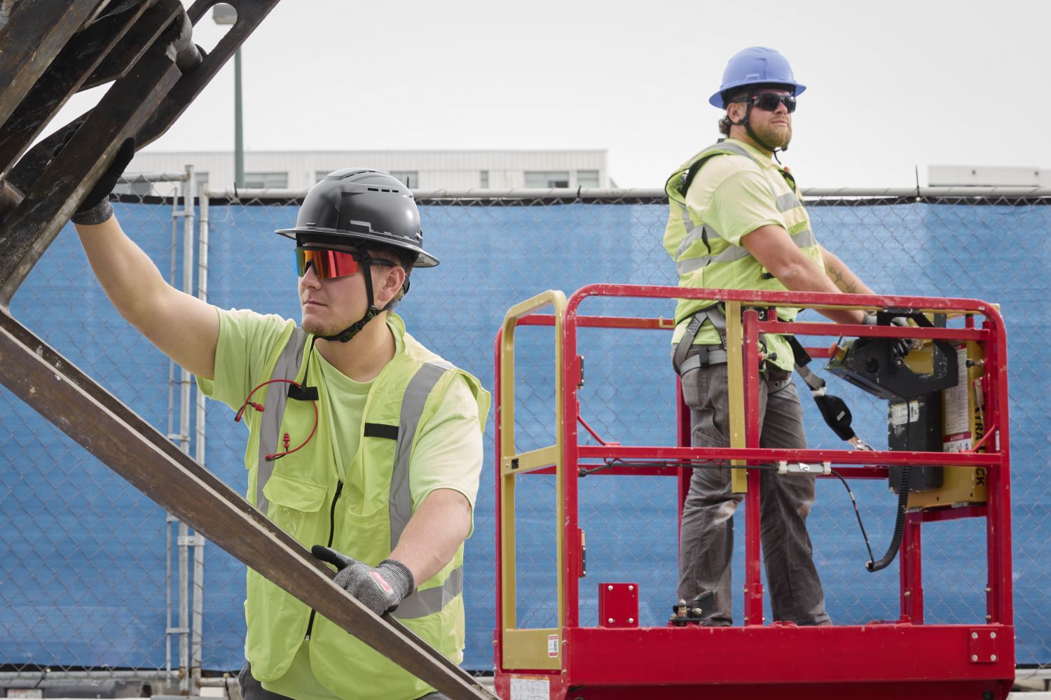 Milwaukee 48-73-2506 Wrap Around Red Mirrored Safety Glasses w/ Anti-Scratch Lenses