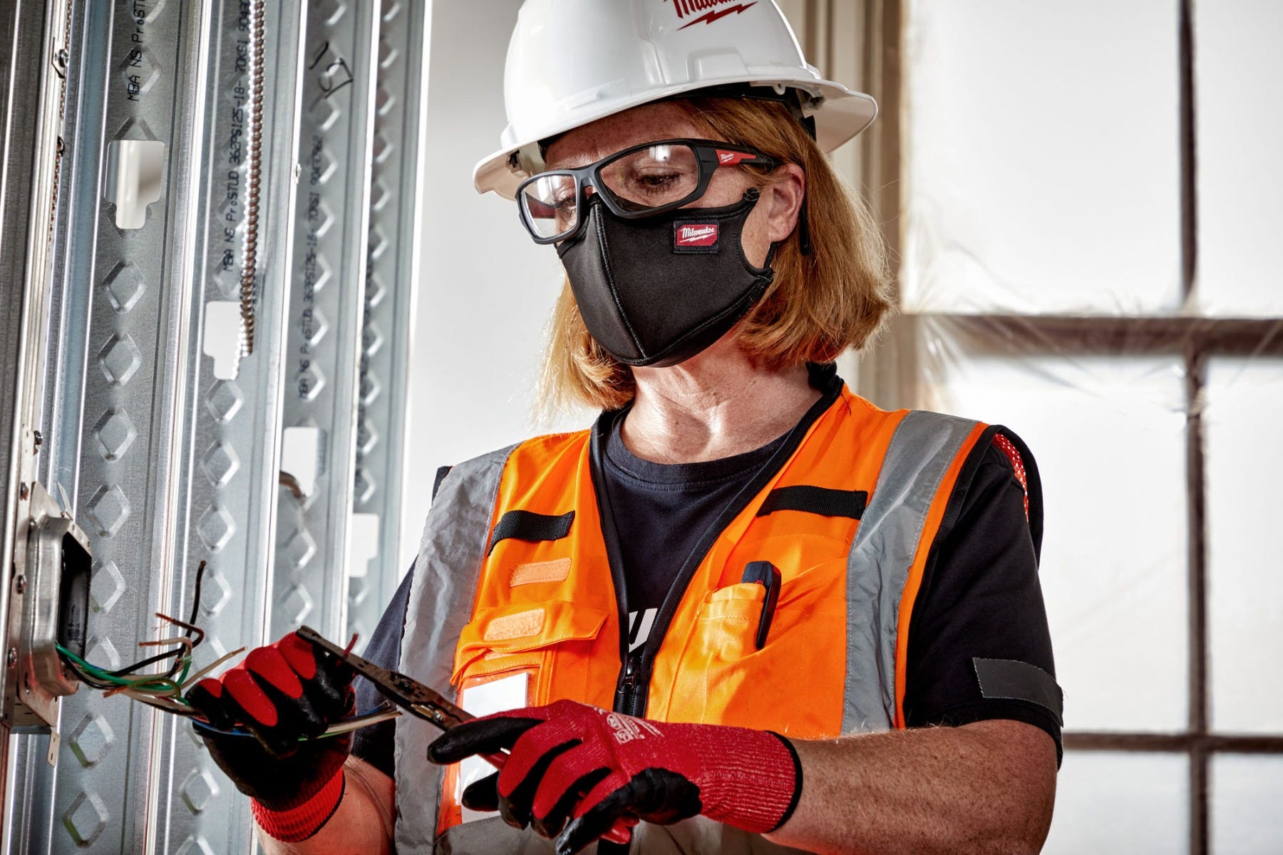 Milwaukee 48-73-4237 L/XL 3-Layer Performance Face Mask