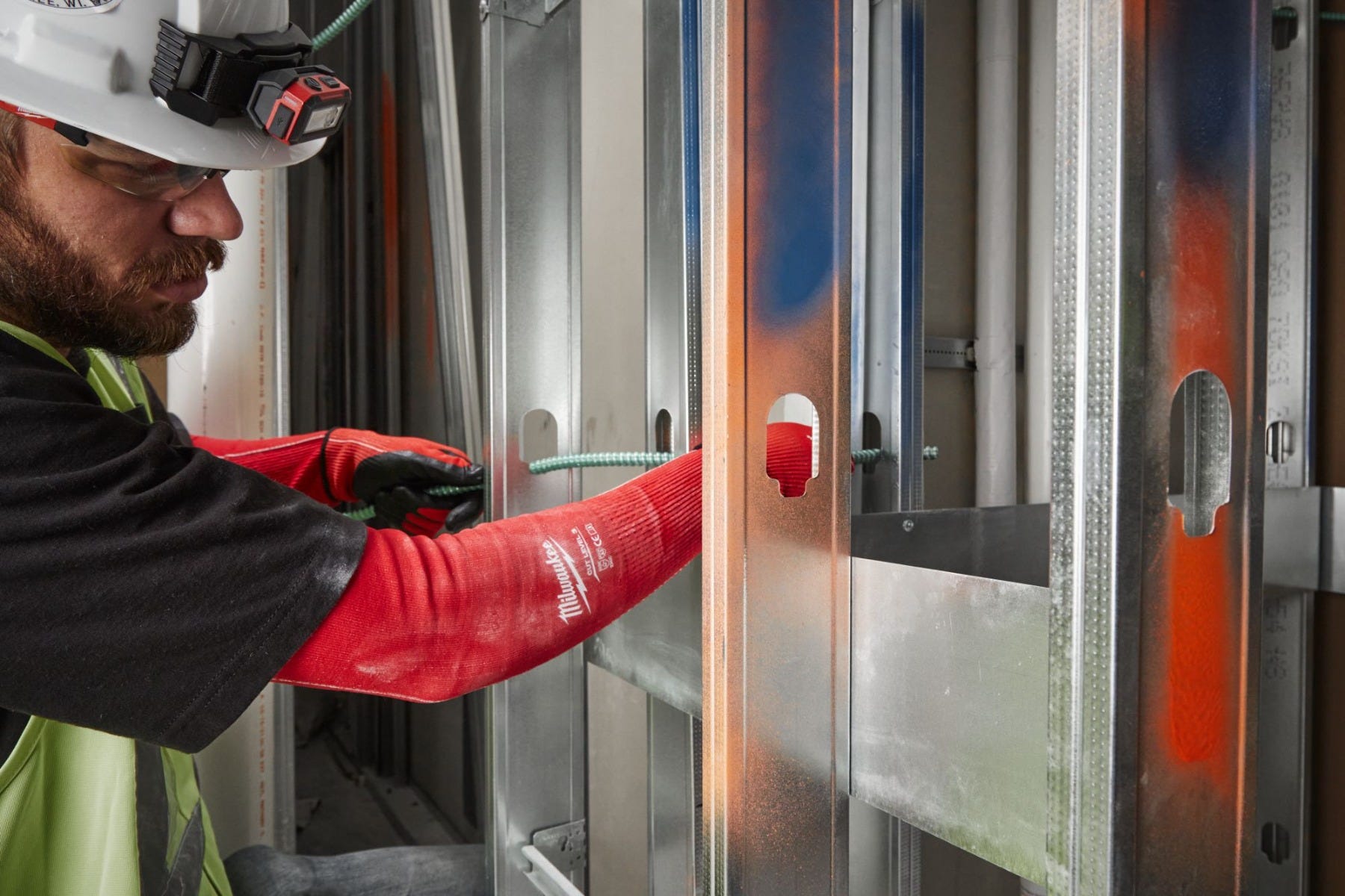 Milwaukee 48-73-9031 Cut Level 3 Protective Sleeves - 18"