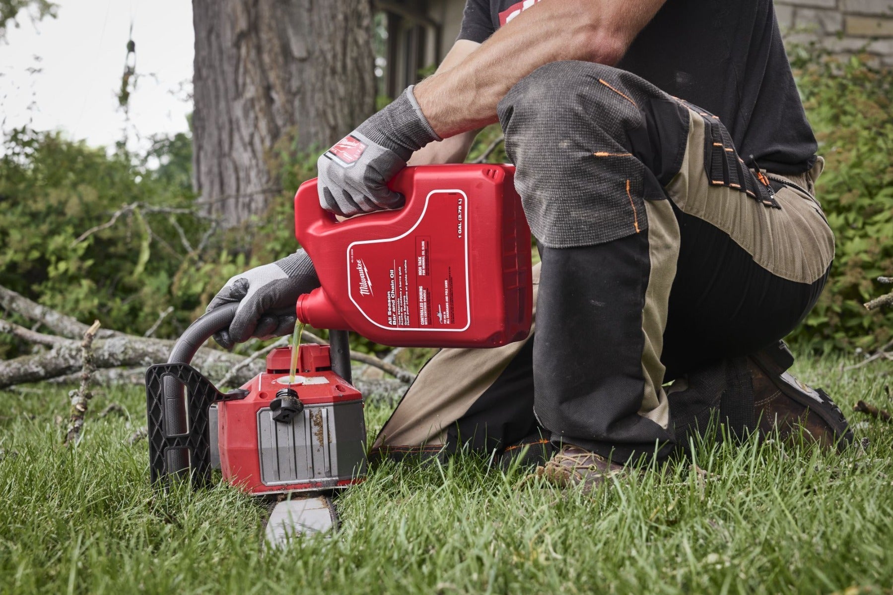 Milwaukee 49-16-2838 1 Gallon All Season Bar and Chain Oil