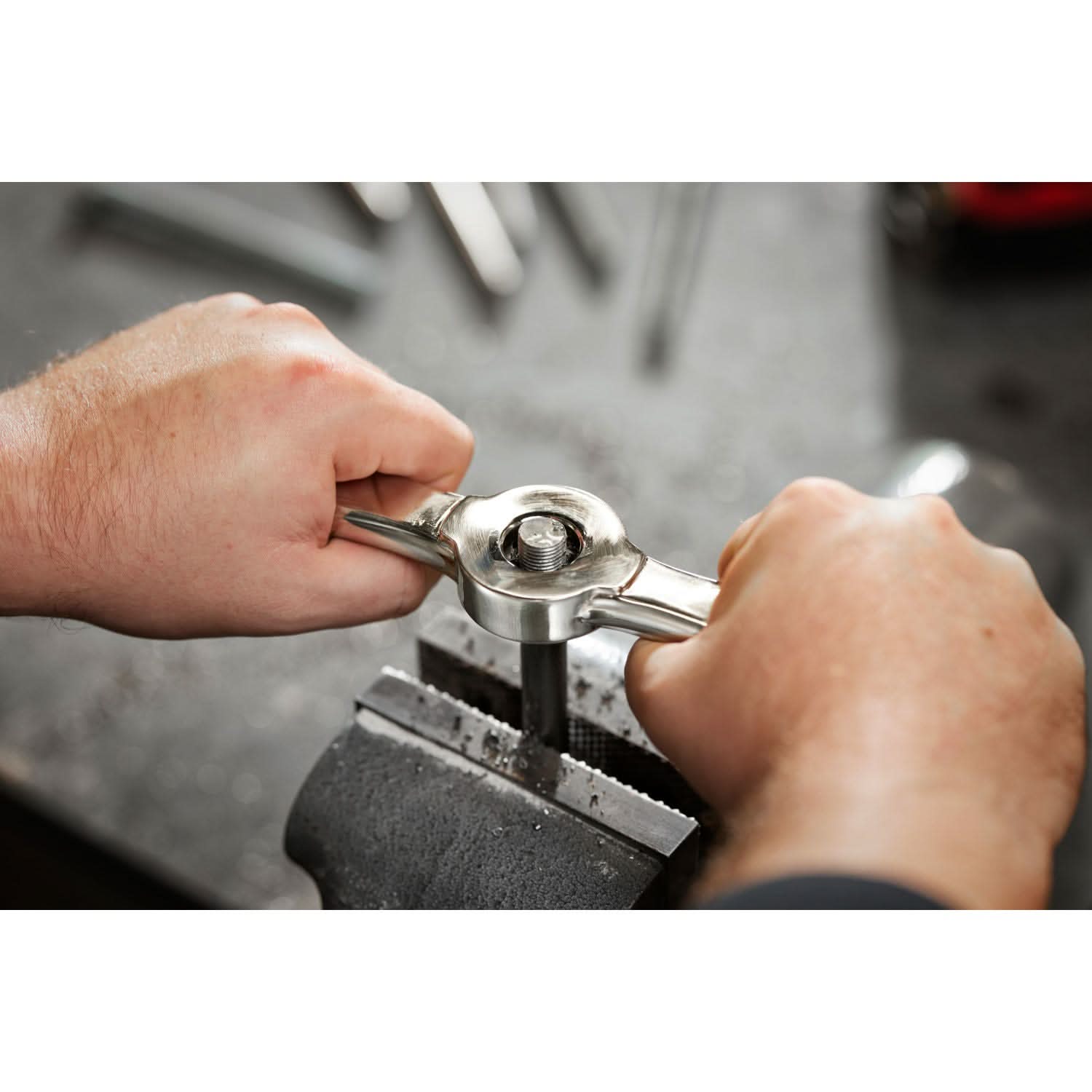 Milwaukee 49-57-5002 Hex-LOK 2-in-1 Tap and Die Threading Handle
