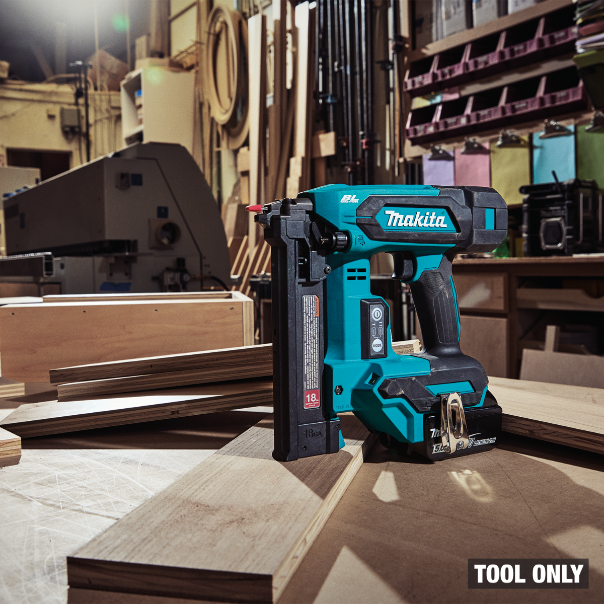 Makita XTS02Z 18V LXT Brushless Cordless 1/4-in. Narrow Crown 18-Gauge Stapler, Tool Only