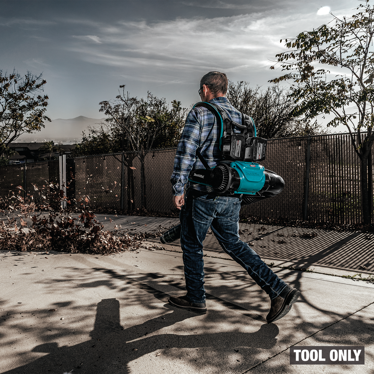 Makita 40V max XGT Brushless Backpack Blower (GBU04Z) - in use on the job 13