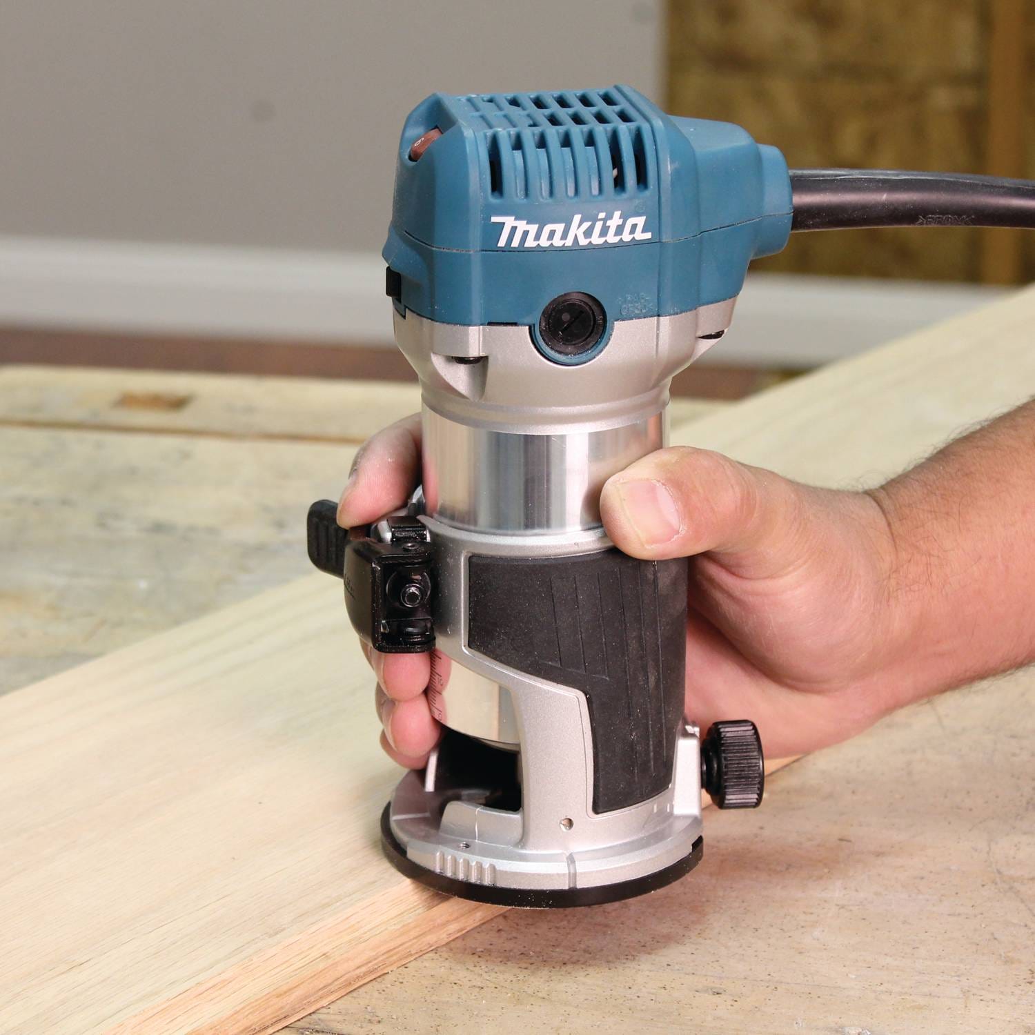 Makita RT0701CX3 1-1/4 HP* Compact Router Kit