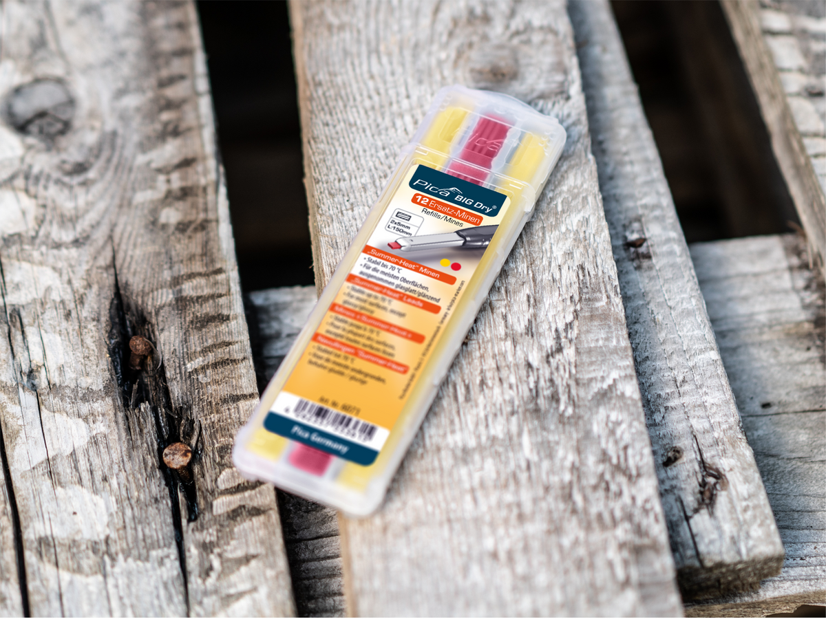 Pica BIG Dry summer leads refill case on weathered wood