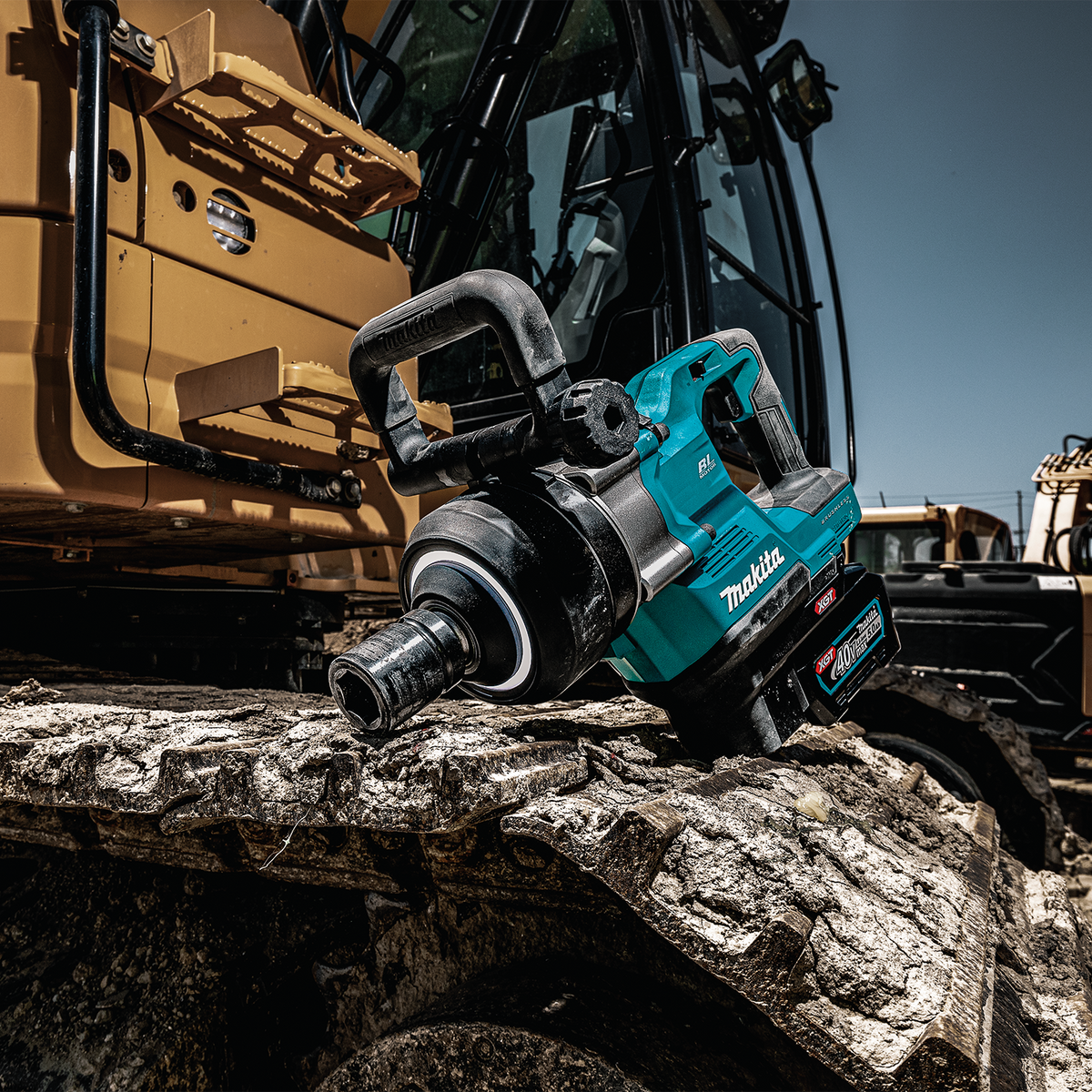 Makita 40V max XGT Brushless 4-Speed High-Torque 1-in. Sq. Drive D-Handle Short Anvil Impact Wrench w/ Friction Ring (GWT09T) - on the job site 7