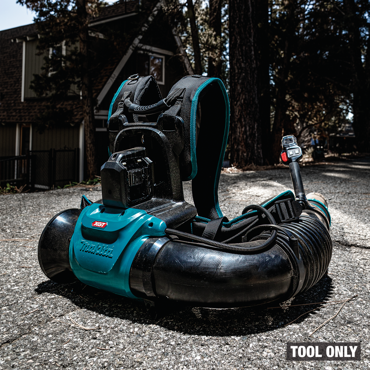 Makita 40V max XGT Brushless Backpack Blower (GBU04Z) - on the job site 22