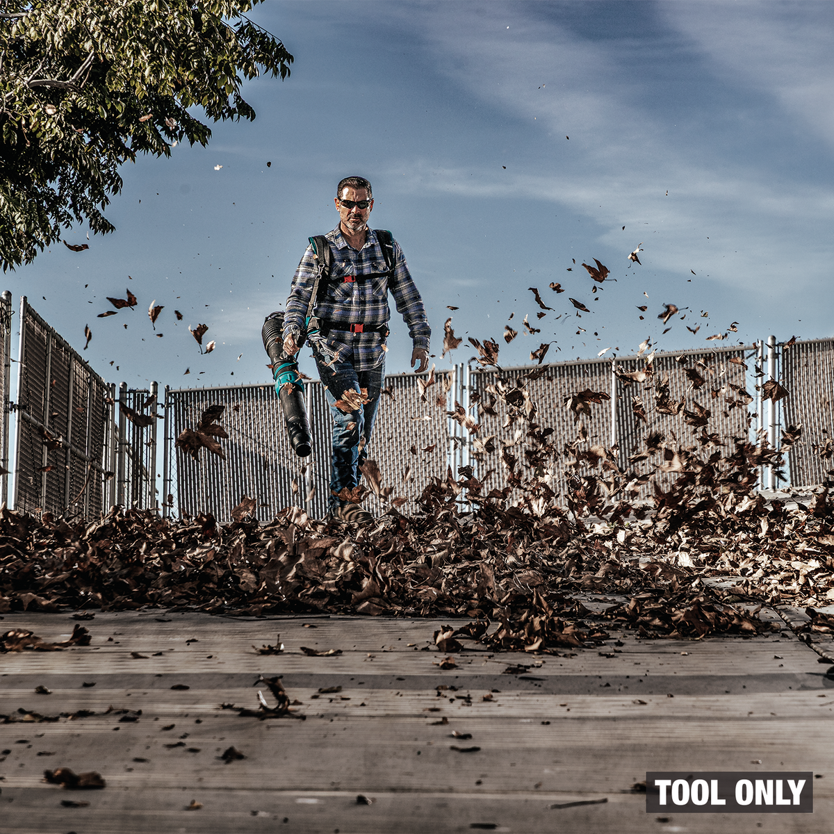 Makita 40V max XGT Brushless Backpack Blower (GBU04Z) - in use on the job 12