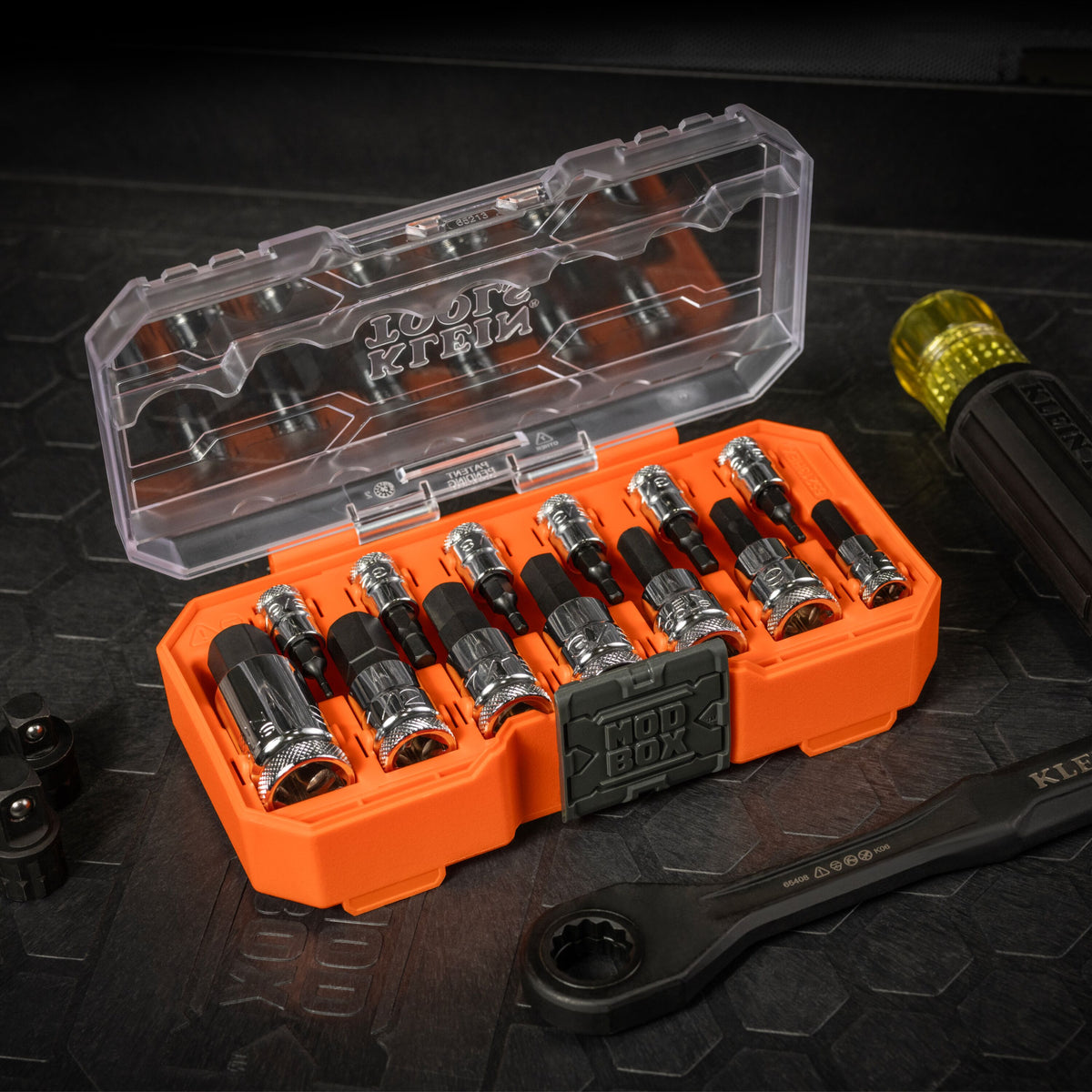 Klein Knurled Hex Bit Socket Set SAE 65213HEX in use