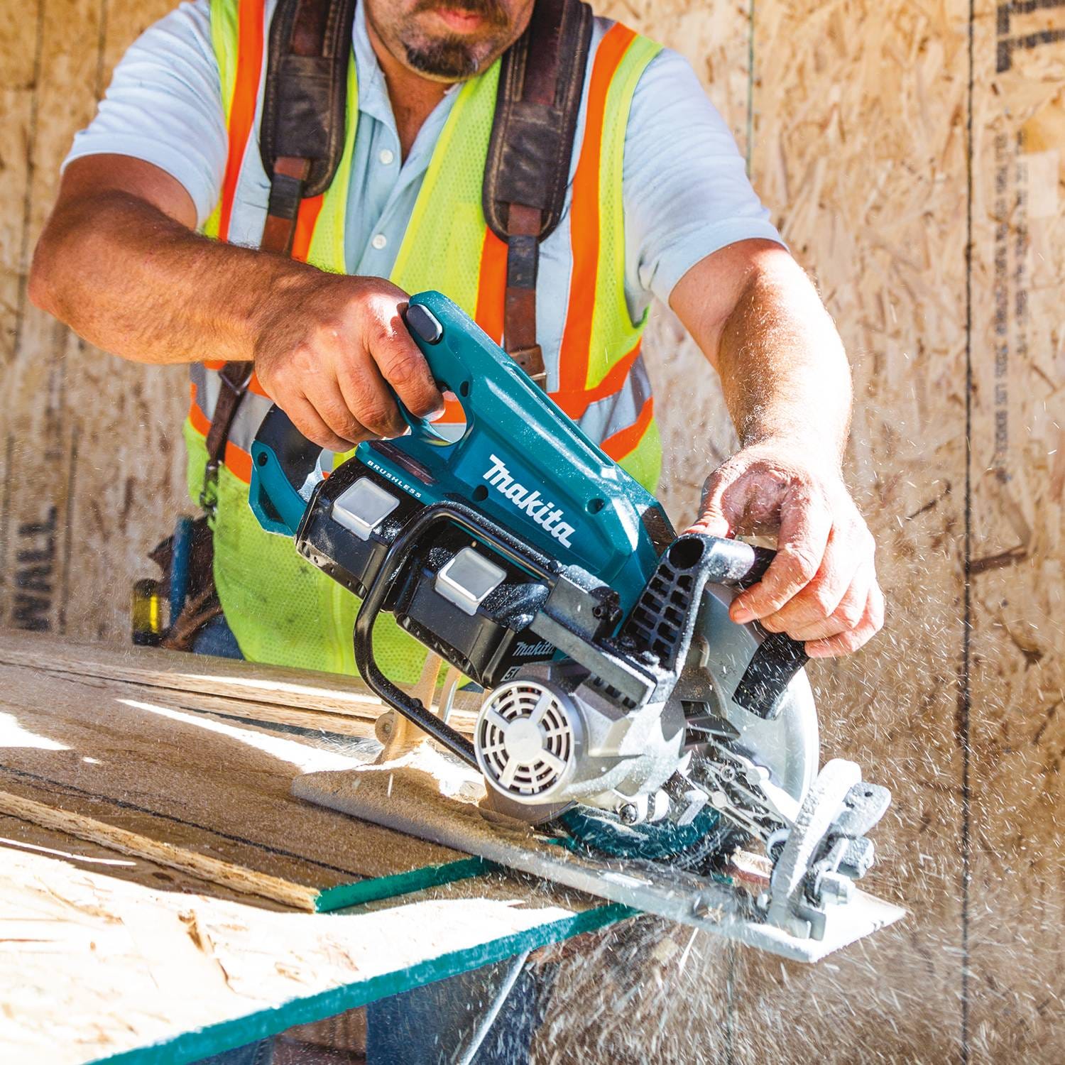 Makita XSR01PT 18V LXT X2 (36V) Brushless 7-1/4-Inch Rear Handle Circular Saw 5.0Ah Kit