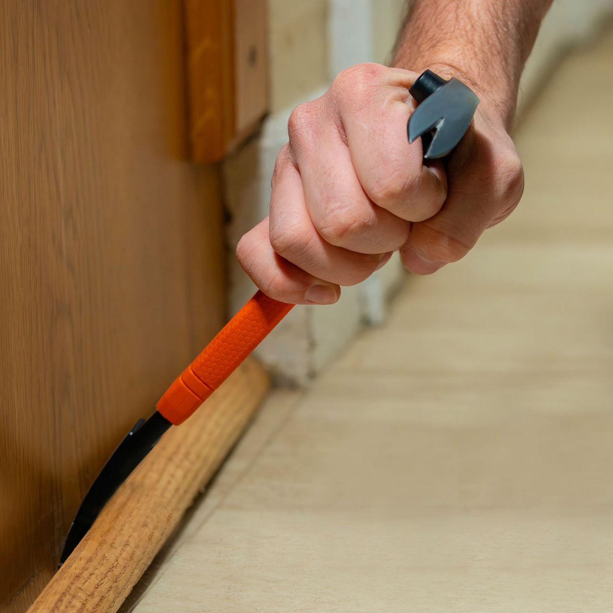 Klein Tools 66101 molding bar removing trim with minimal damage to the wall