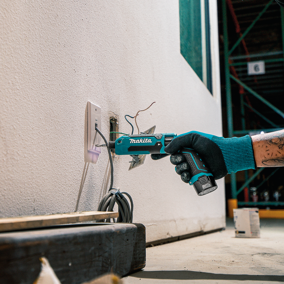 Makita 7.2V Lithium-Ion Cordless 1/4-in. Hex Pen Impact Driver, 1.5Ah Kit in use (TD023DSE)