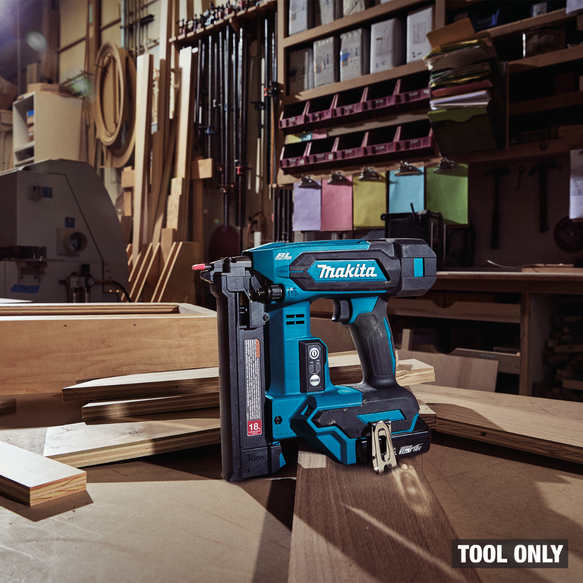 Makita XTS02Z 18V LXT Brushless Cordless 1/4-in. Narrow Crown 18-Gauge Stapler, Tool Only