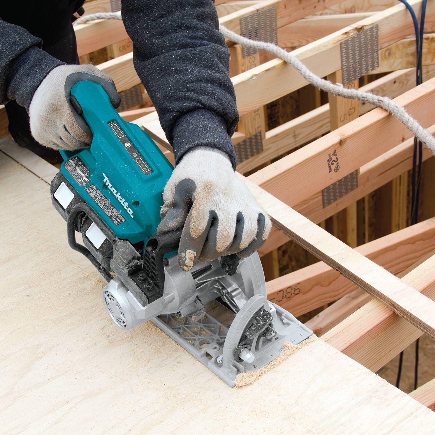 Makita XSR01PT 18V LXT X2 (36V) Brushless 7-1/4-Inch Rear Handle Circular Saw 5.0Ah Kit