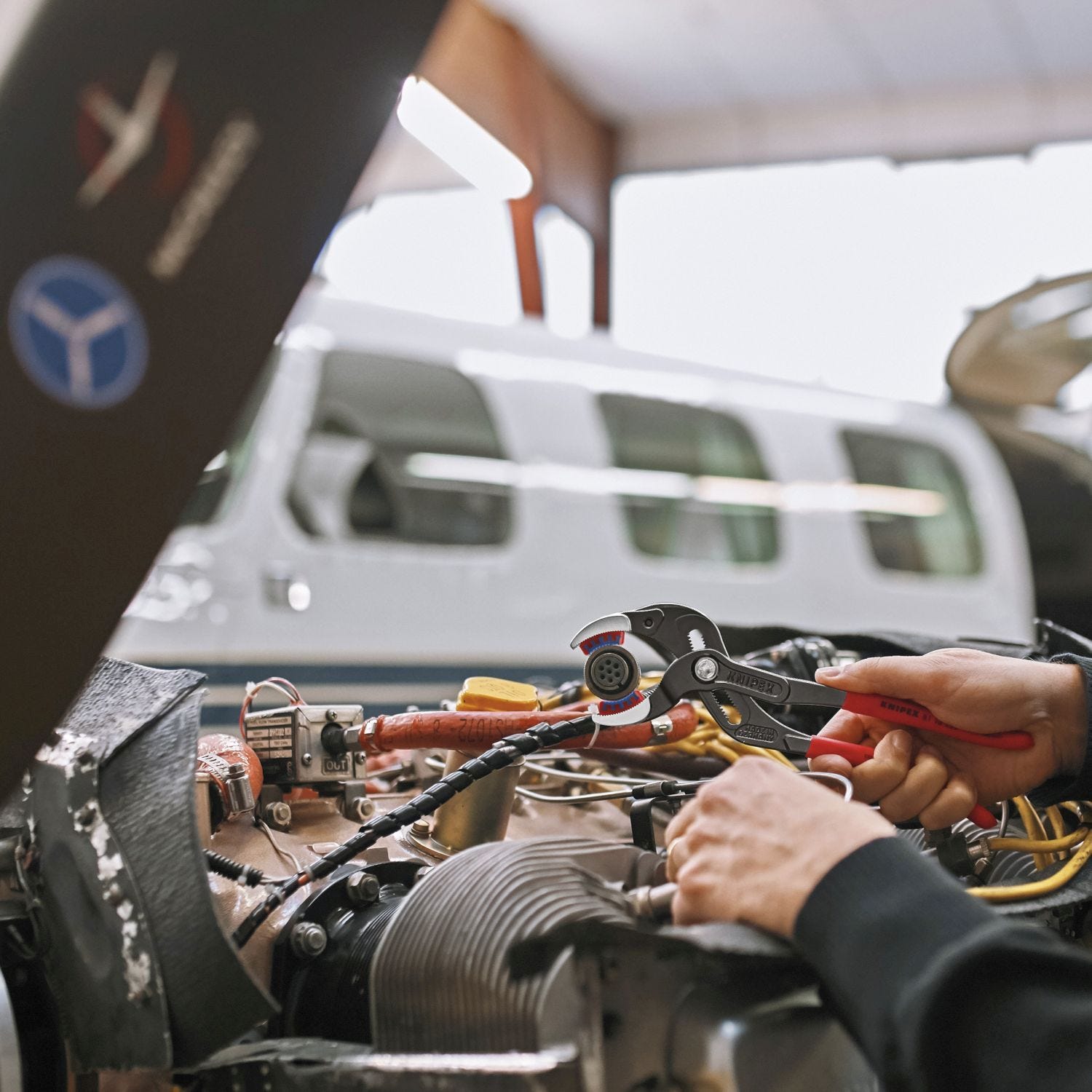 Knipex 81 11 250 Pipe Gripping Pliers with Replaceable Plastic Jaws