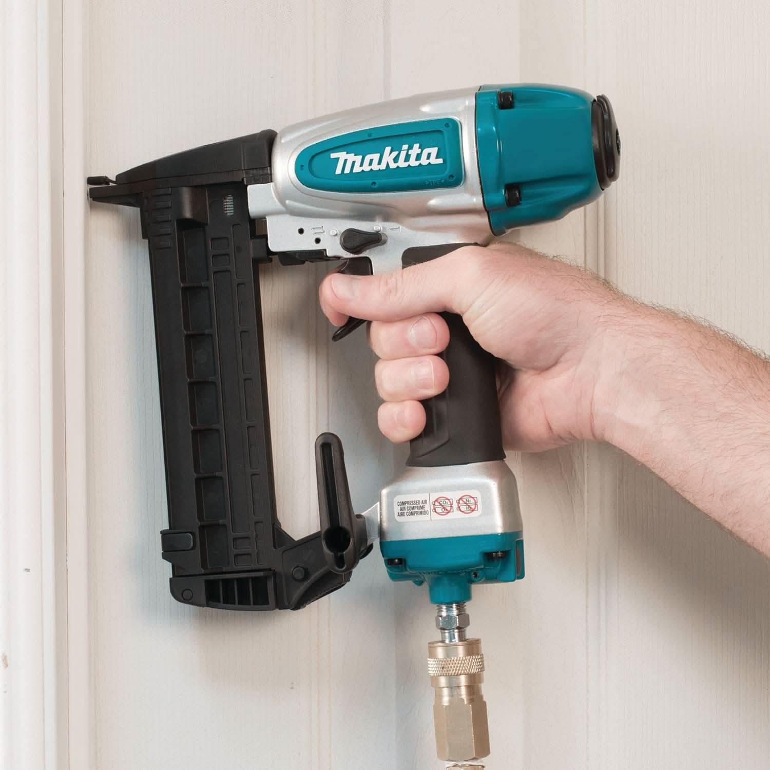 Makita AT1150A 16-Gauge 2