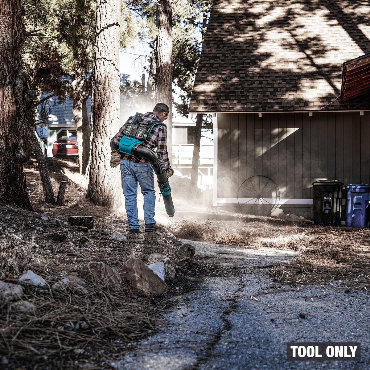 Makita 40V max XGT Brushless Backpack Blower (GBU04Z) - in use on the job 4