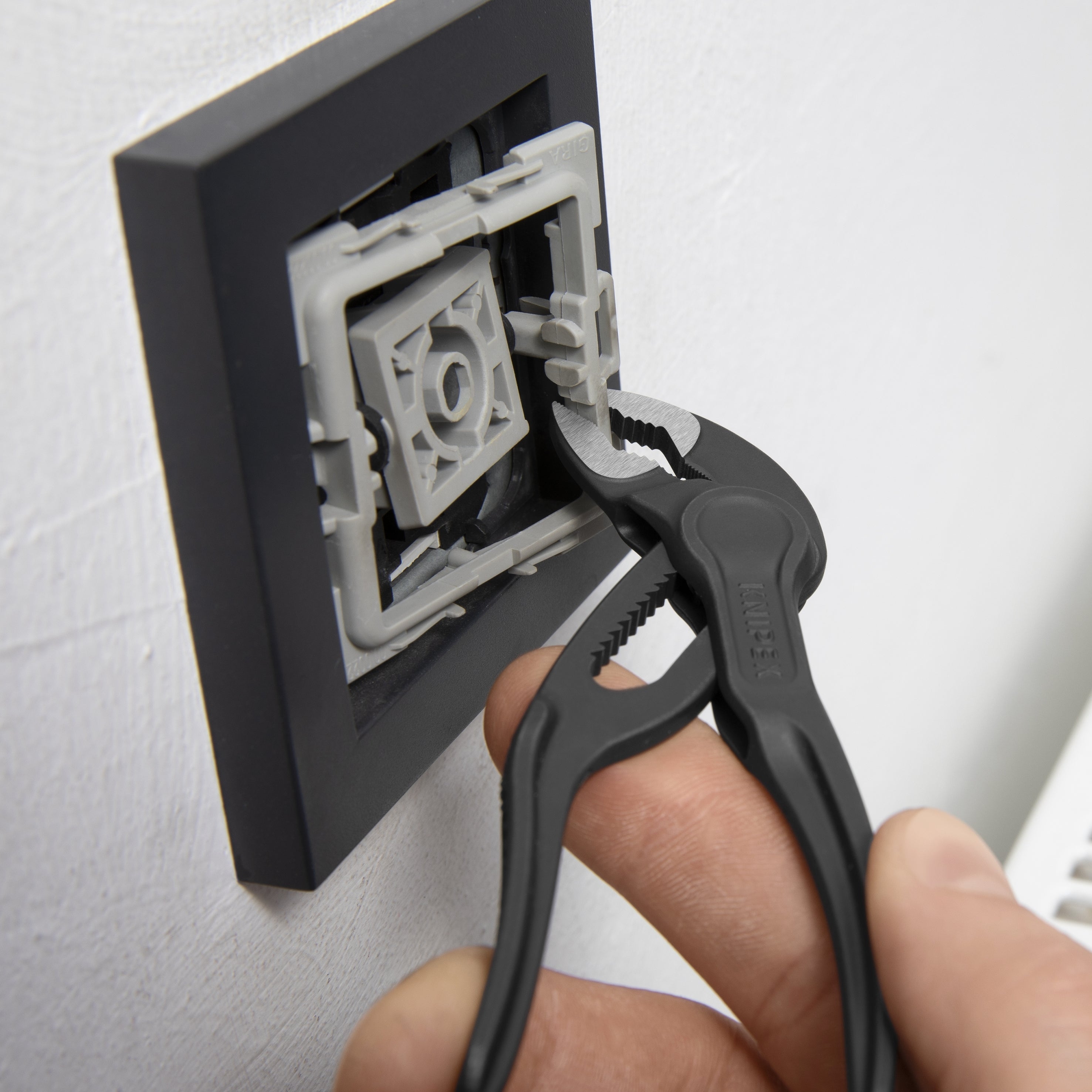 Knipex 87 00 100 SBA 4 in. Cobra XS Water Pump Pliers