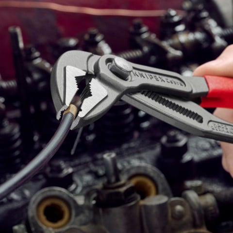 Knipex 87 51 250 10-in. Cobra ES Water Pump Pliers - in use