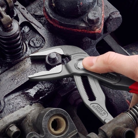 Knipex 87 51 250 10-in. Cobra ES Water Pump Pliers - in use