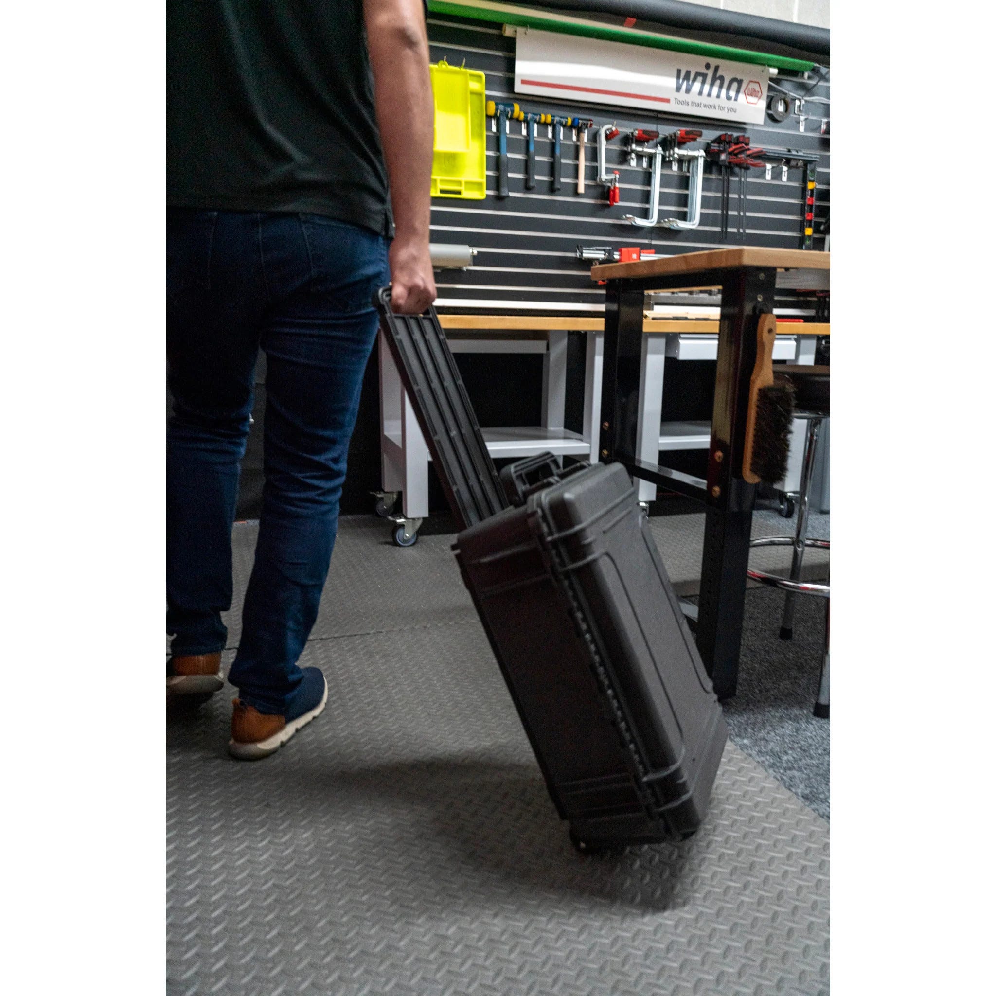 Wiha 92100 194-Piece Premium Tool Kit w/ Rolling Tool Box