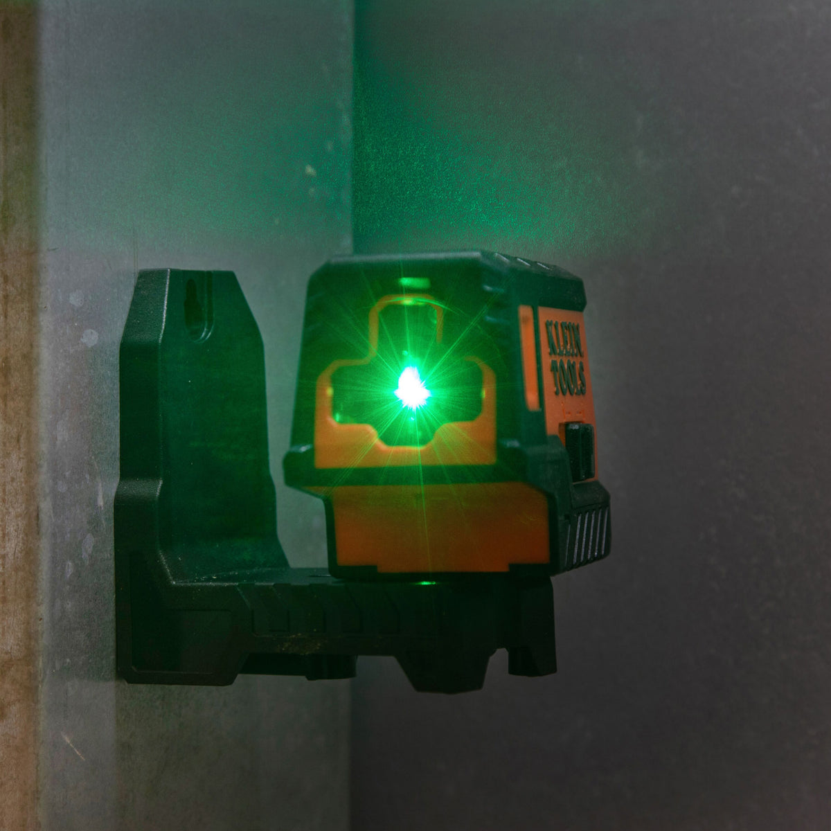 Klein compact green cross-line laser level, third alternate view