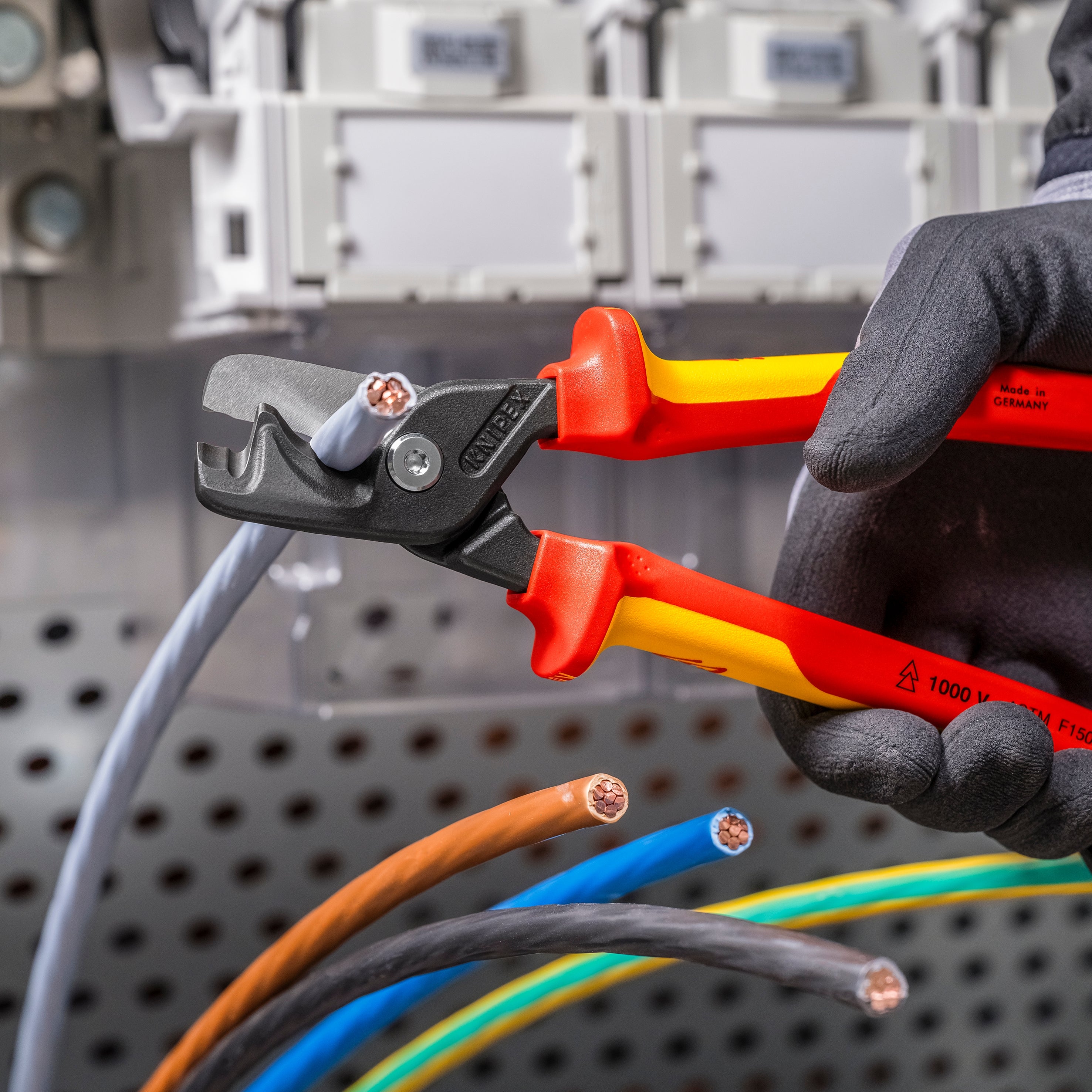 Knipex 95 18 225 StepCut XL Cable Shears - 1000V Insulated