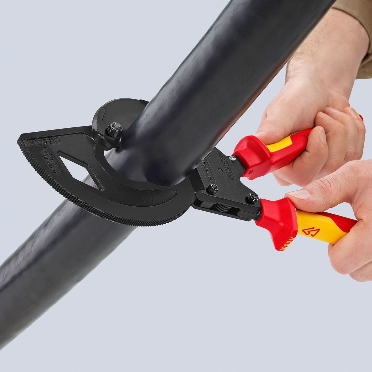 Knipex 95 36 320 3 Stage Ratcheting Drive Cable Cutter-1000V Insulated