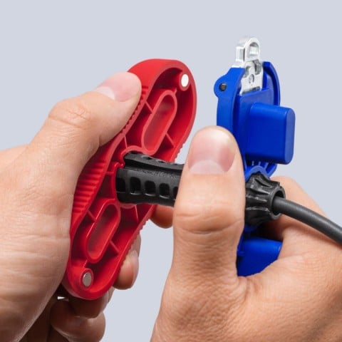 Knipex 97 49 66 3 SBA Assembly Tool for MC4/MC4 Evo 2 - feature detail