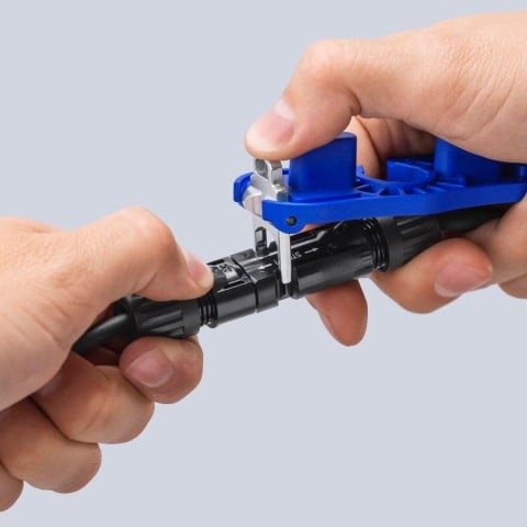 Knipex 97 49 66 3 SBA Assembly Tool for MC4/MC4 Evo 2 - feature detail