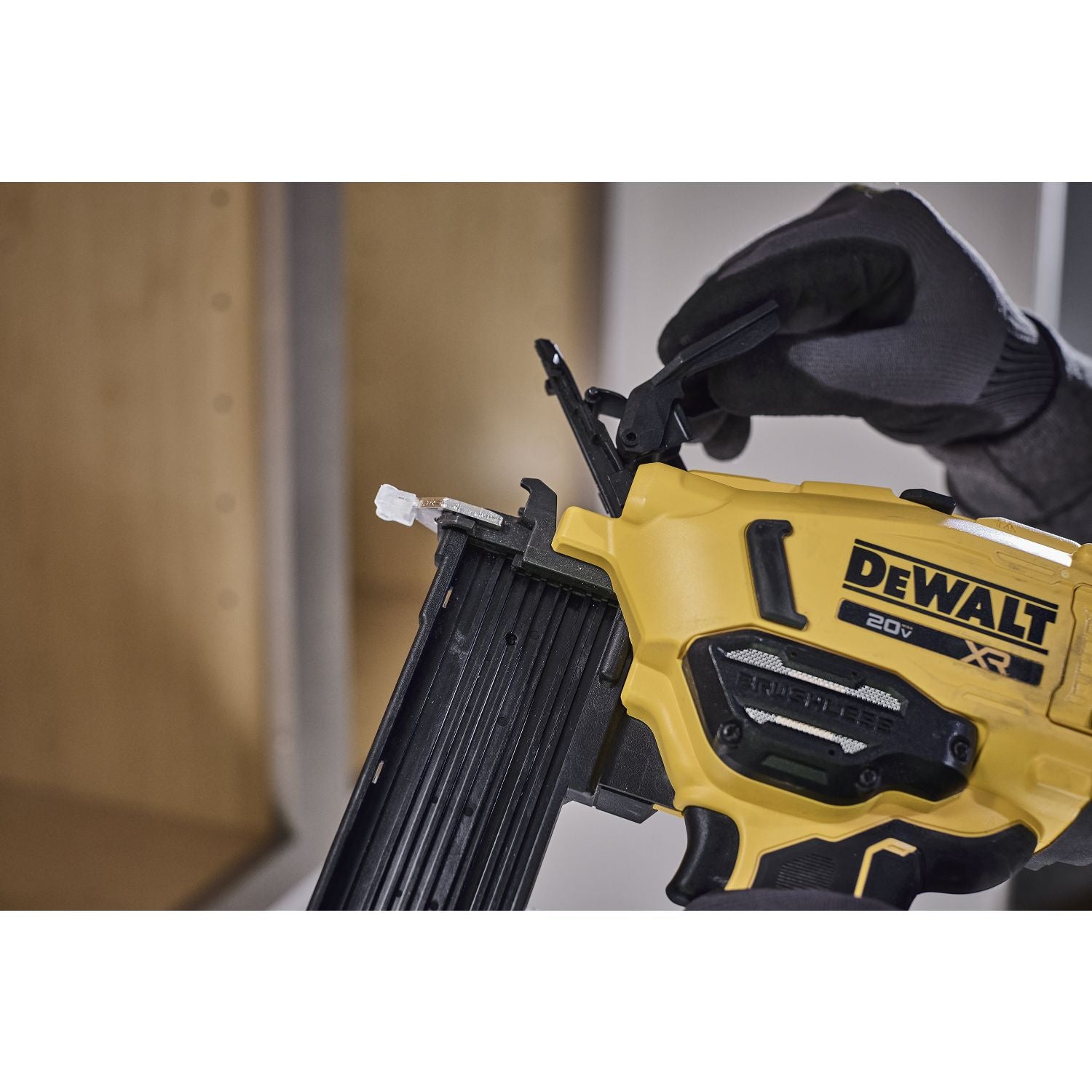DeWALT DCN210E1 20V MAX XR 18Ga Brad Nailer Powerstack 1.7Ah Kit