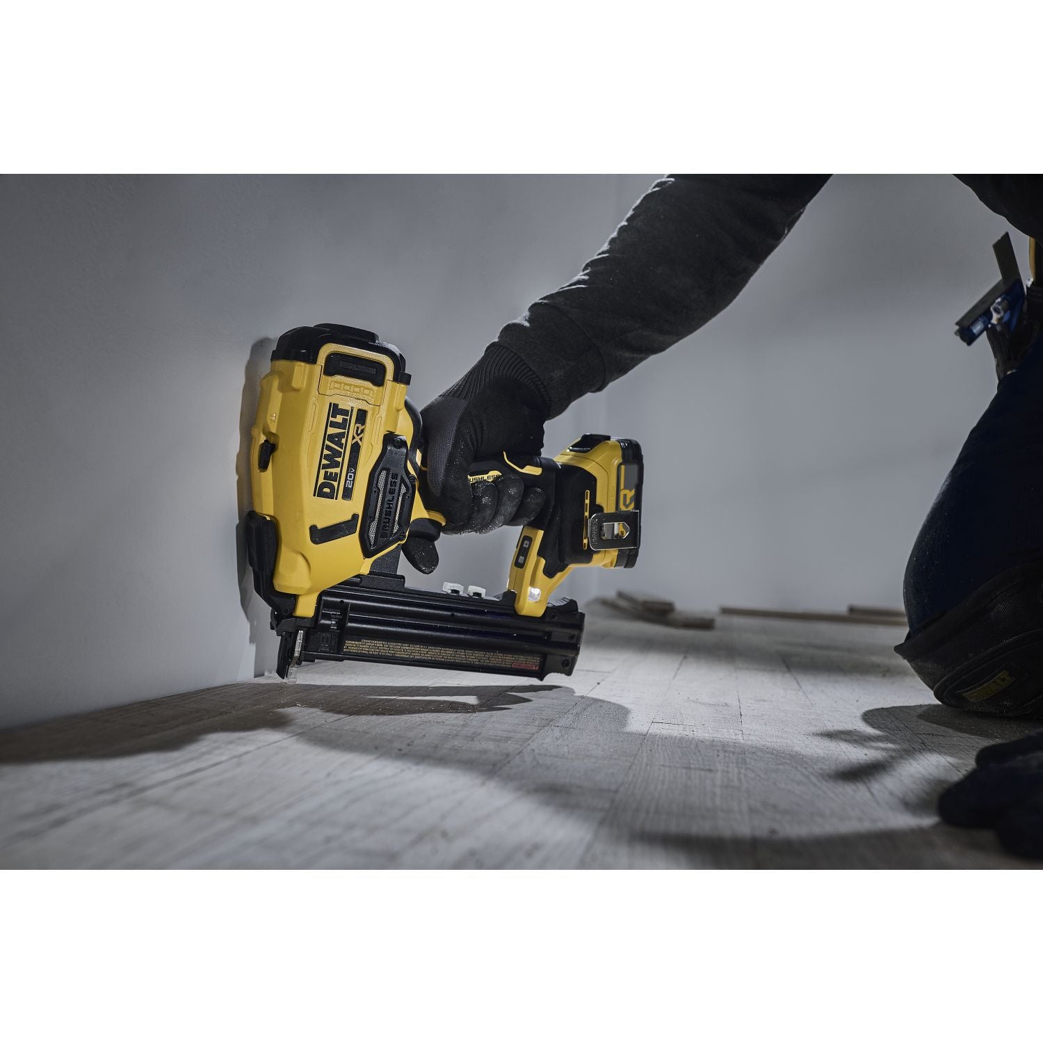 DeWALT DCN210E1 20V MAX XR 18Ga Brad Nailer Powerstack 1.7Ah Kit
