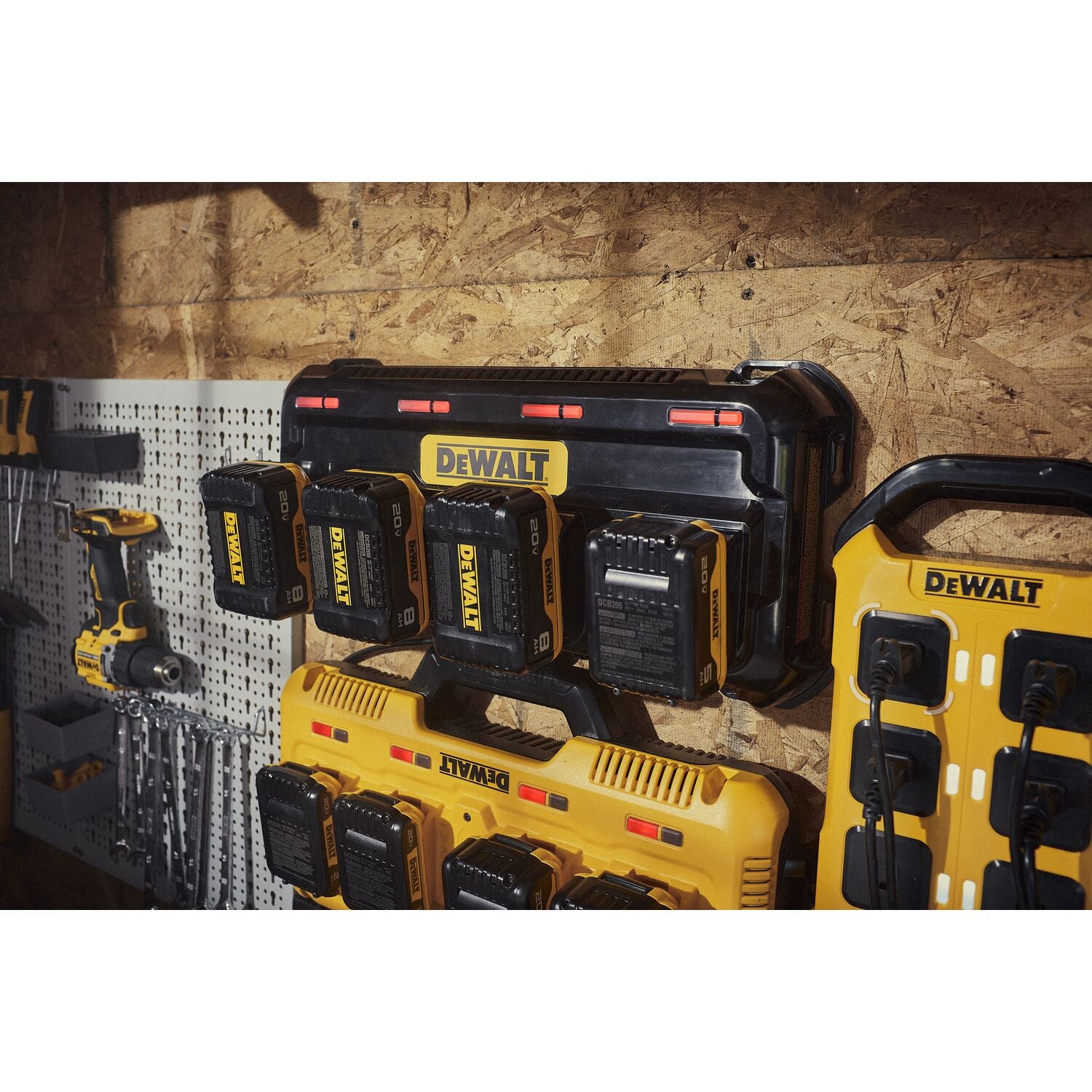 DeWALT DCB1404 4-Amp 4-Battery Simultaneous Multiport Battery Charger for 12V/20V/FlexVolt