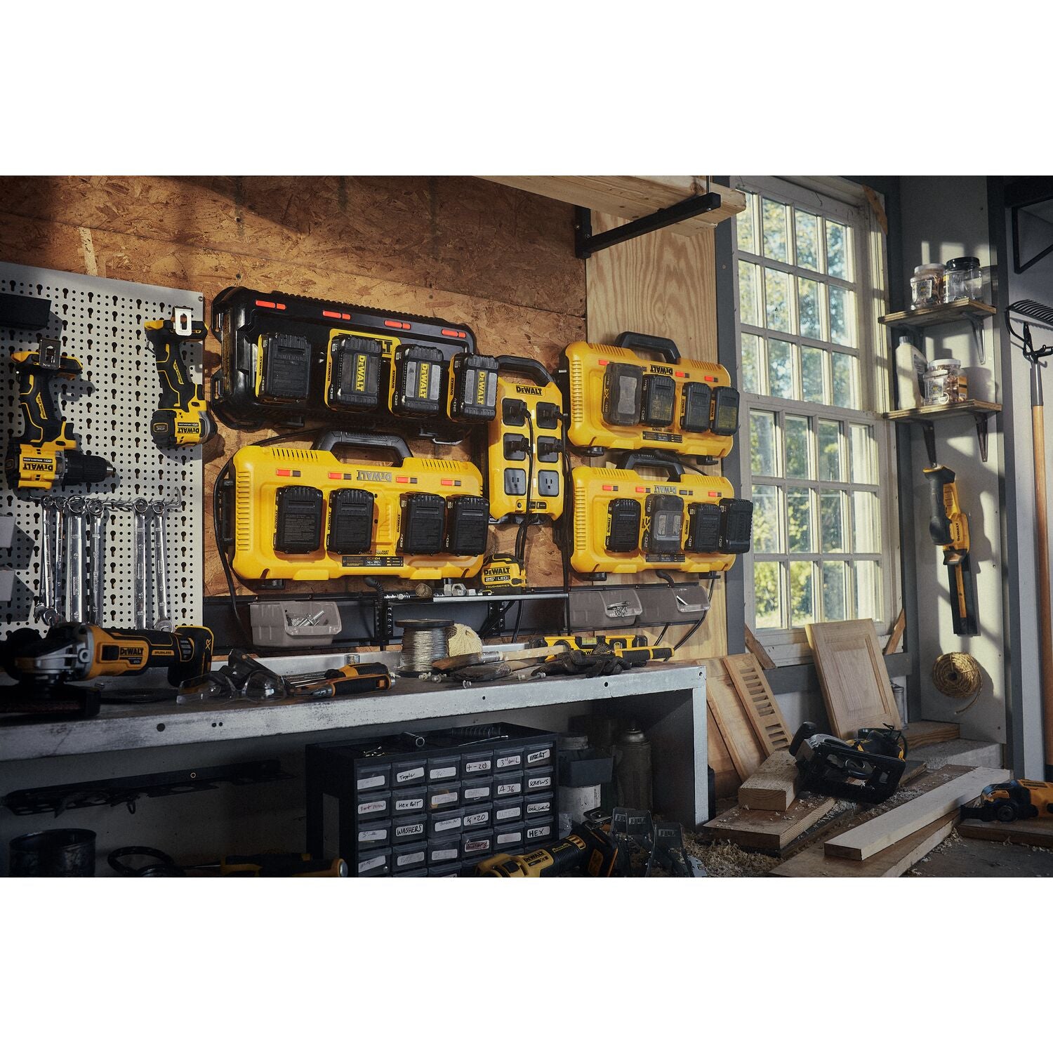 DeWALT DCBPC1615 15-Amp 6-Outlet Multi-Charger Power Controller