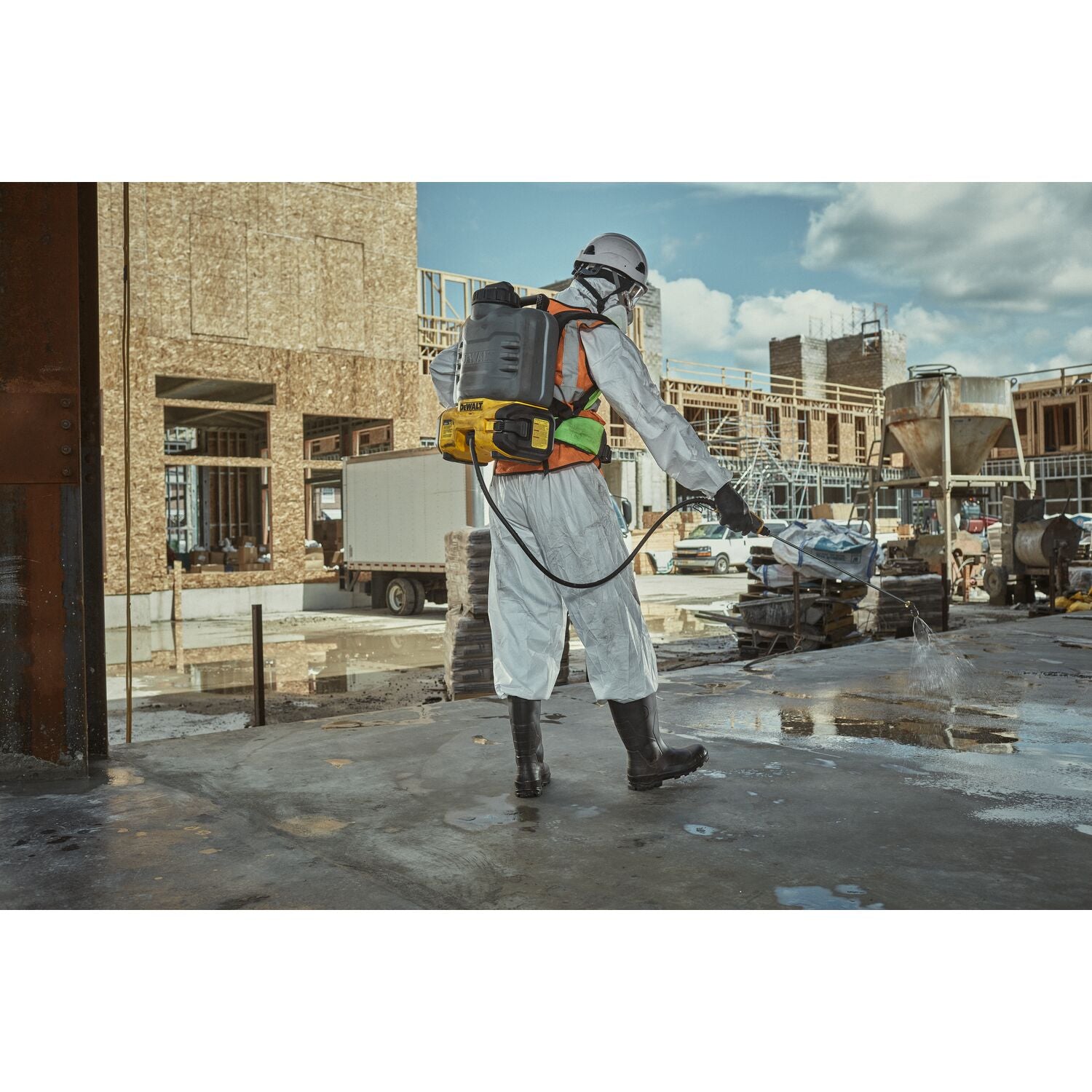 DeWALT DCCS1100GH1 20V MAX XR Concrete Chemical Sprayer 5.0Ah Kit