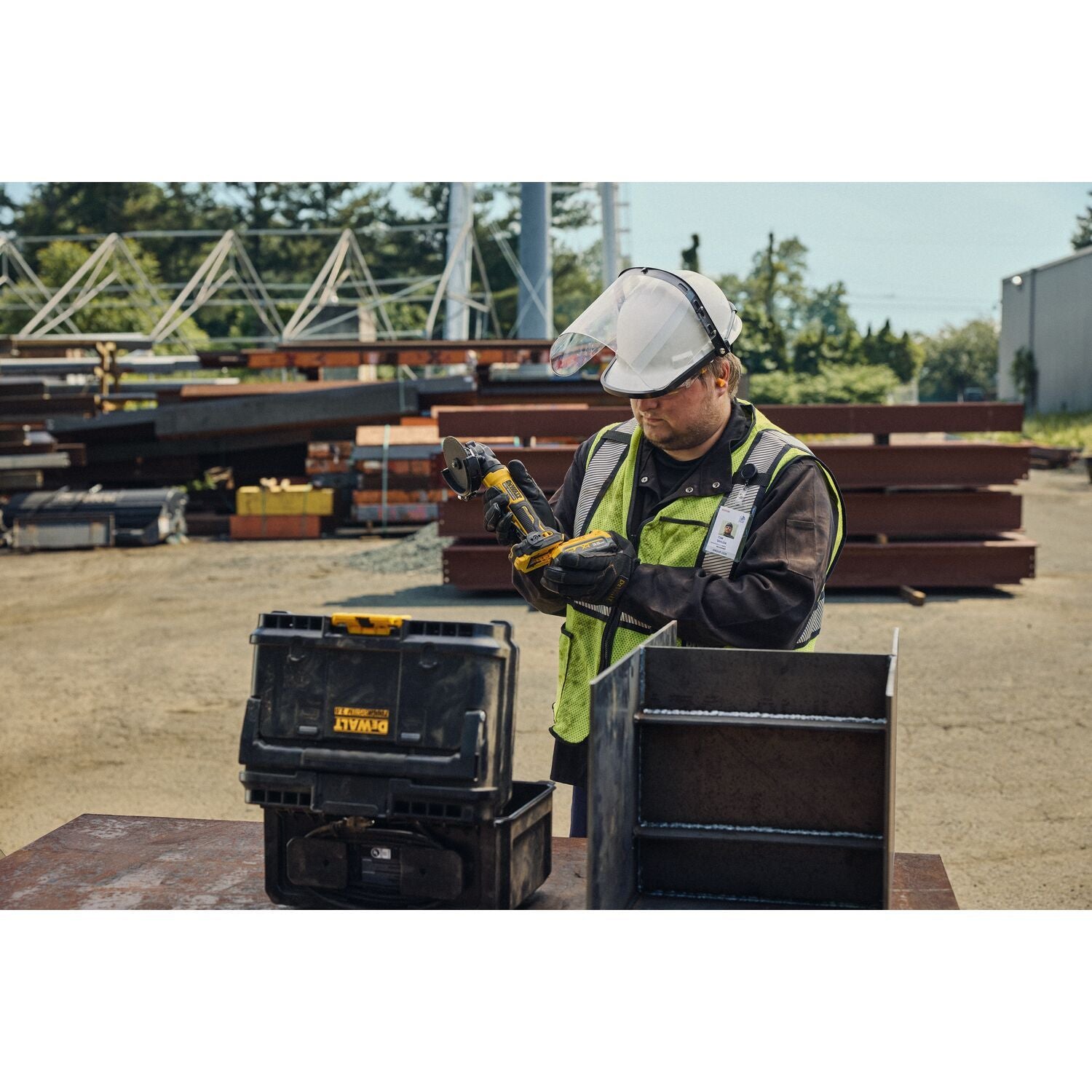 DeWALT DCG400S2 ATOMIC 20V MAX 4-in. Angle Grinder 3.5Ah XR POWERSTACK Kit