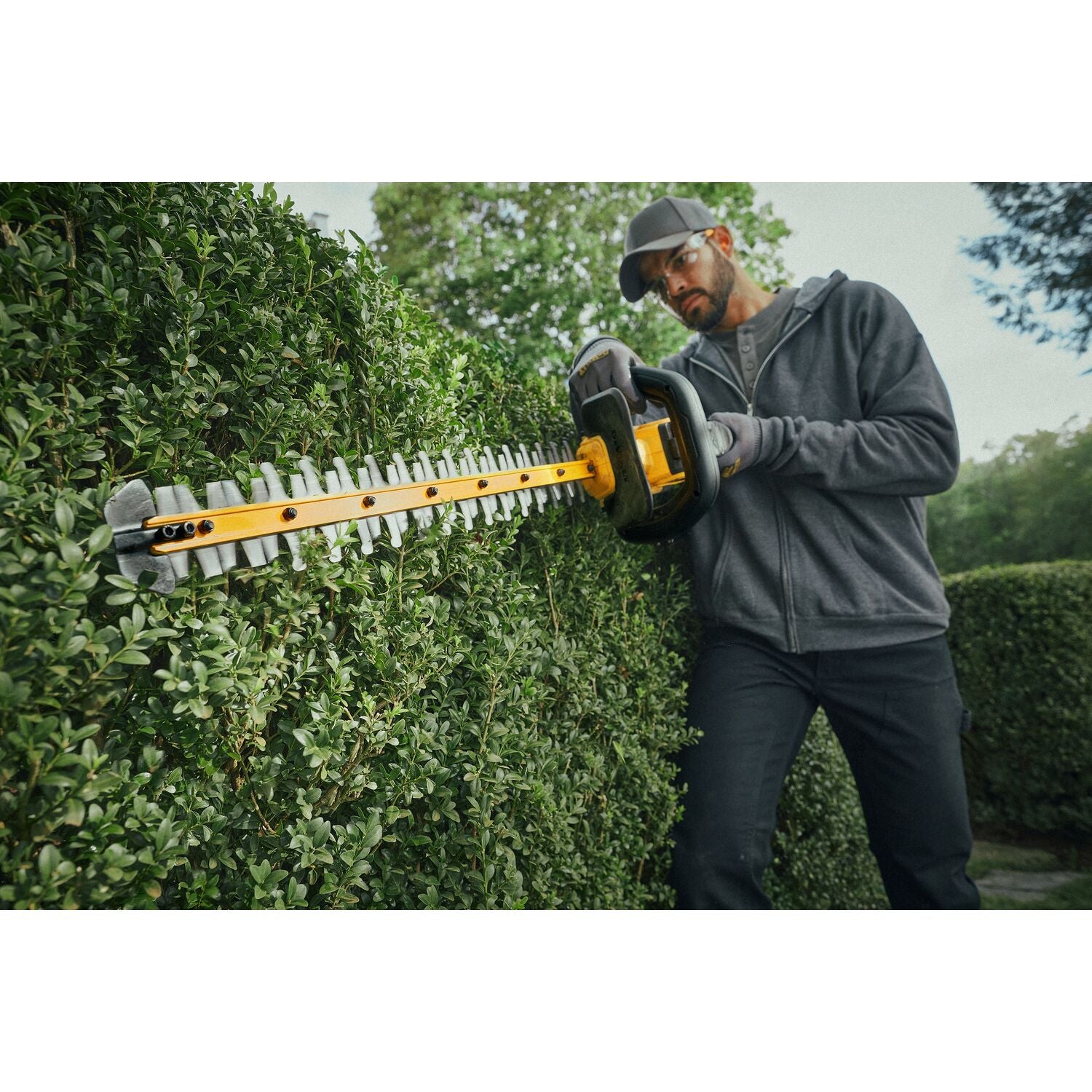 DeWALT DCHT826B 20V MAX XR 24-in. Brushless Cordless Hedge Trimmer