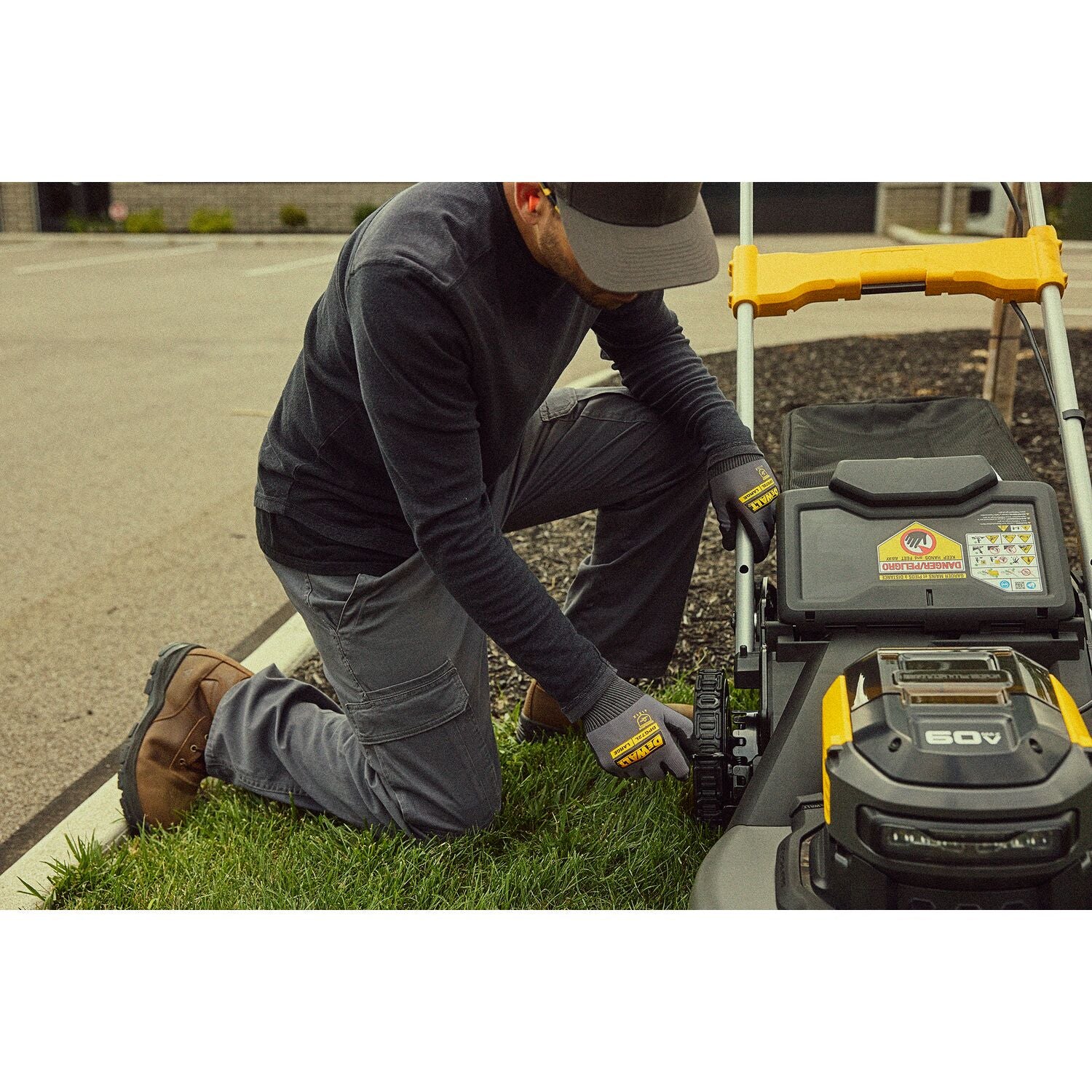 DeWalt DCMWSP700Y2 60V MAX* 21 in. Cordless Brushless RWD Self-Propelled Mower 12.0Ah Kit