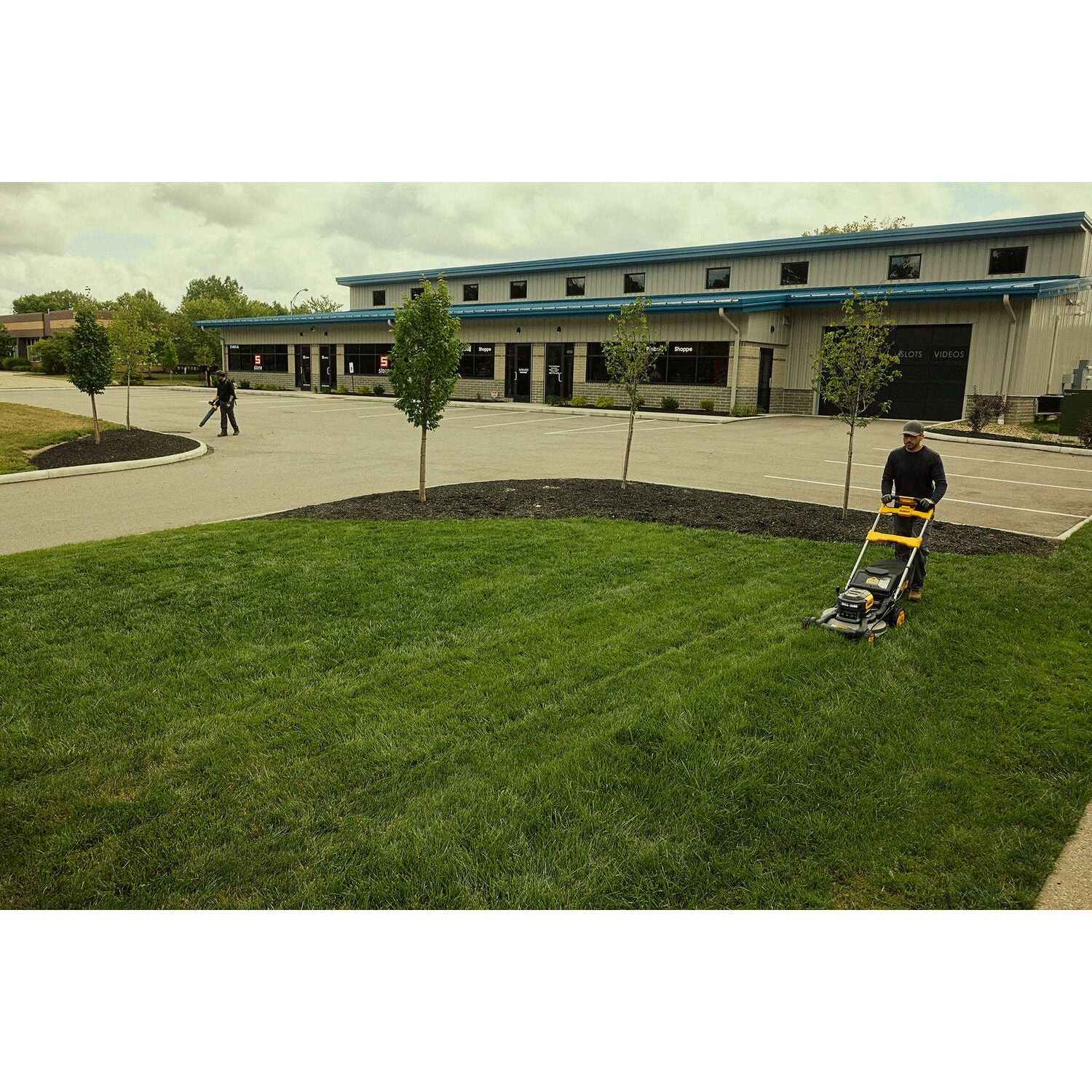 DeWalt DCMWSP700Y2 60V MAX* 21 in. Cordless Brushless RWD Self-Propelled Mower 12.0Ah Kit