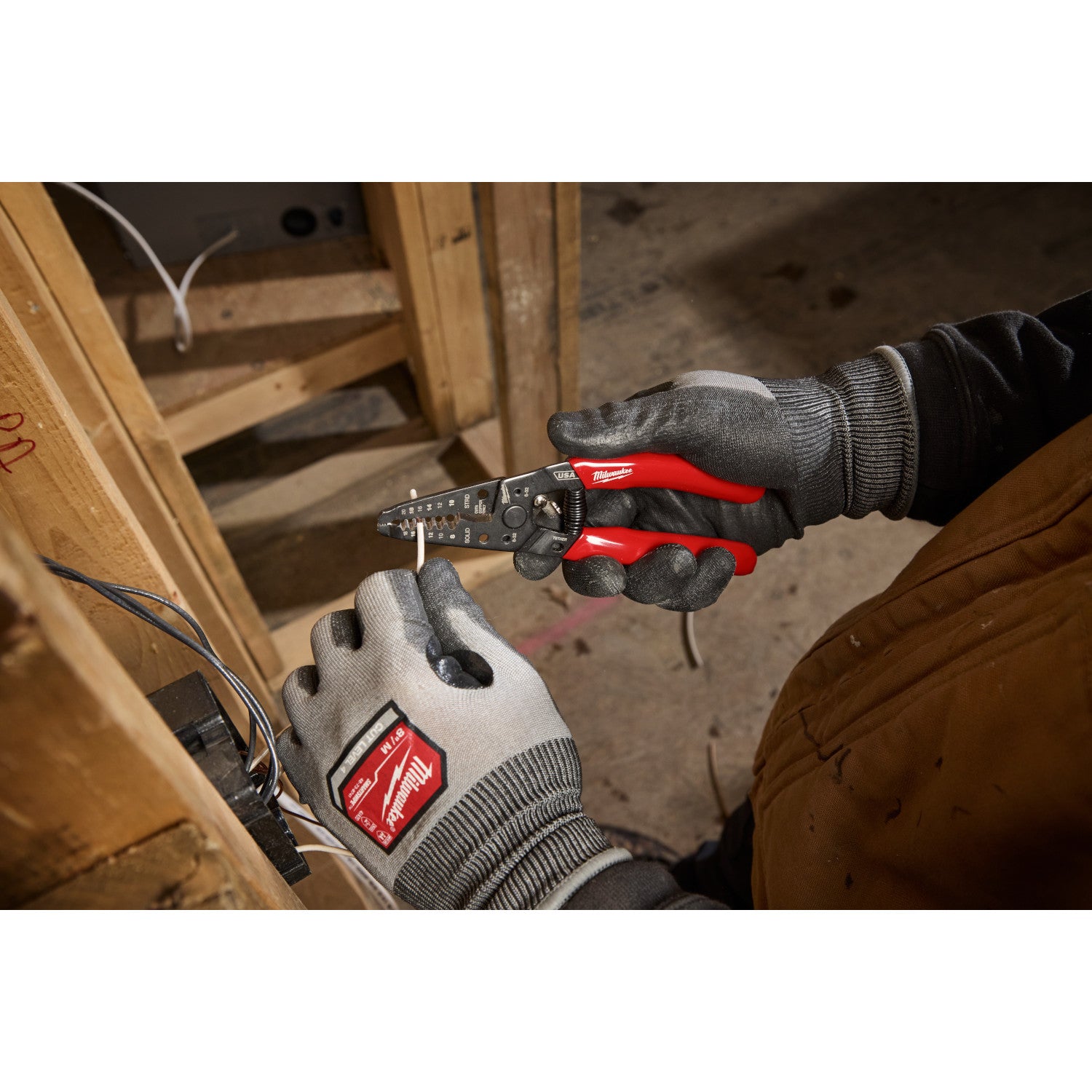 Milwaukee MT500-6P 6-Piece Dipped Grip Pliers, Wire Stripper, & Cushion Grip Screwdrivers PACKOUT Low-Profile Compact Organizer Set