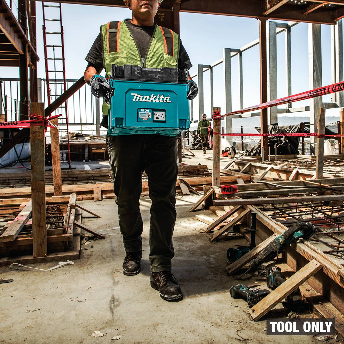 Makita BCC01 40V max XGT and 18V LXT 8-Port Charging Case