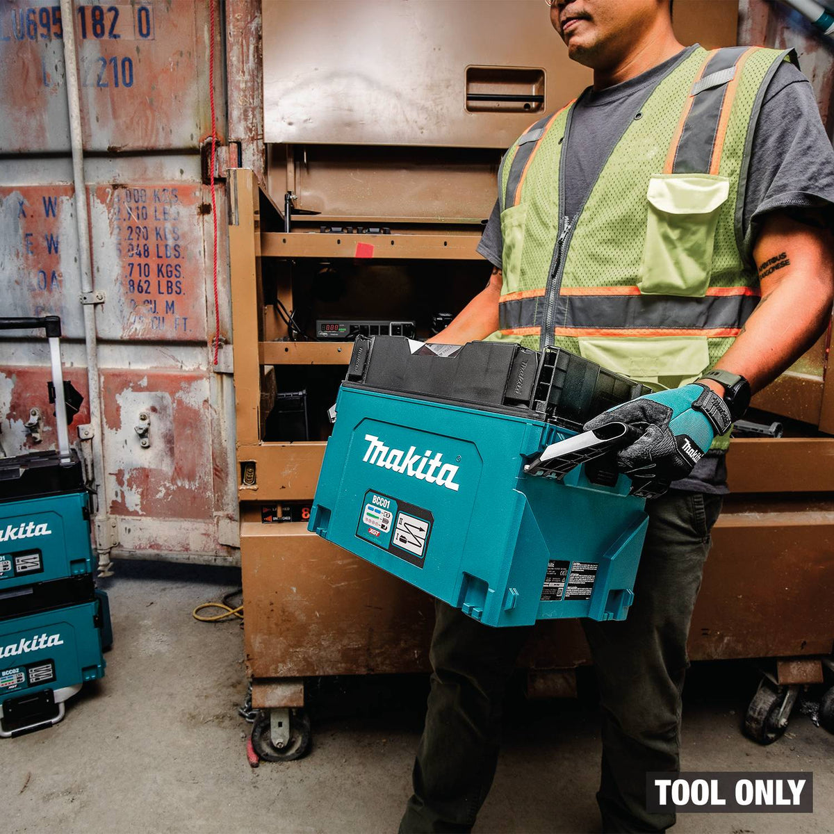 Makita BCC01 40V max XGT and 18V LXT 8-Port Charging Case