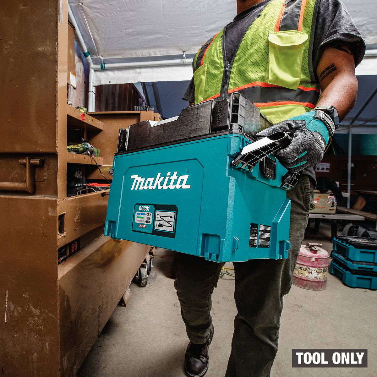 Makita BCC01 40V max XGT and 18V LXT 8-Port Charging Case