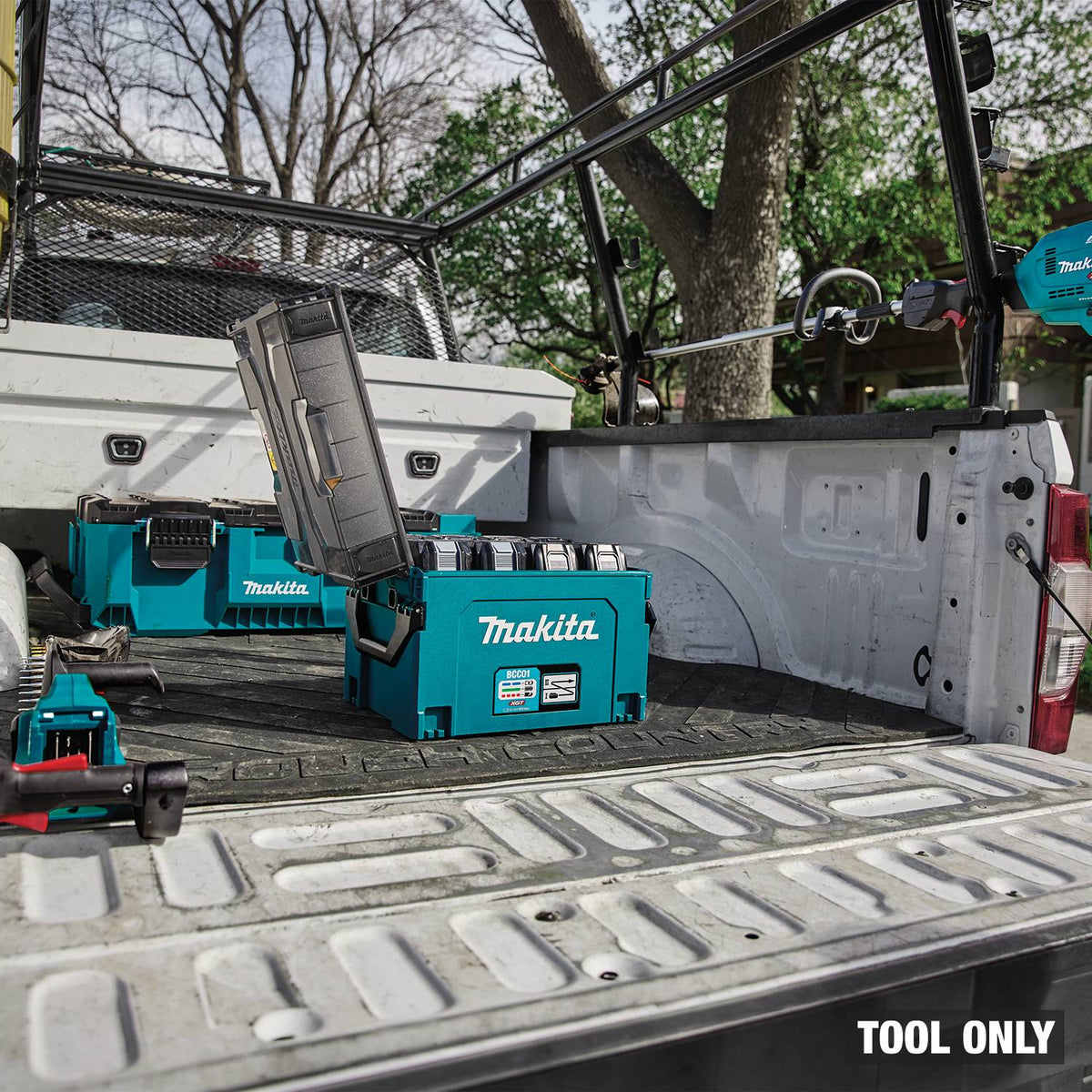 Makita BCC01 40V max XGT and 18V LXT 8-Port Charging Case