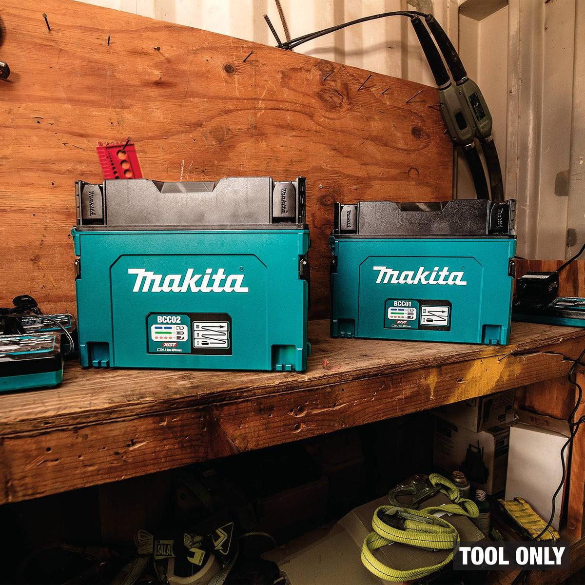 Makita BCC01 40V max XGT and 18V LXT 8-Port Charging Case