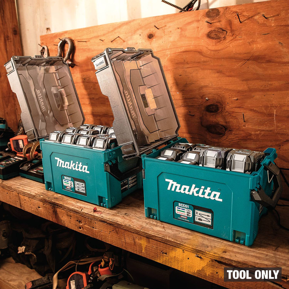 Makita BCC01 40V max XGT and 18V LXT 8-Port Charging Case