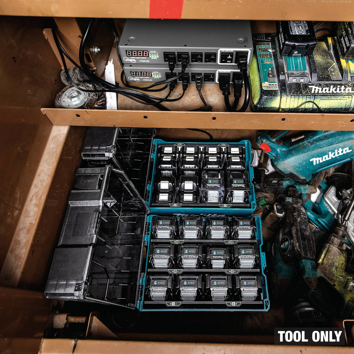 Makita BCC01 40V max XGT and 18V LXT 8-Port Charging Case