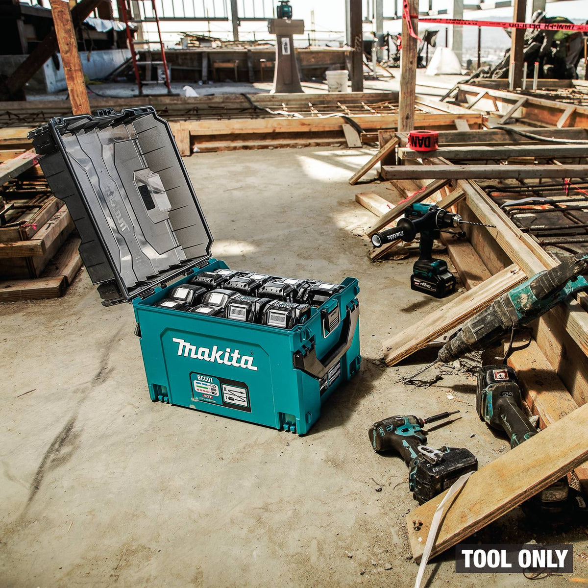 Makita BCC01 40V max XGT and 18V LXT 8-Port Charging Case